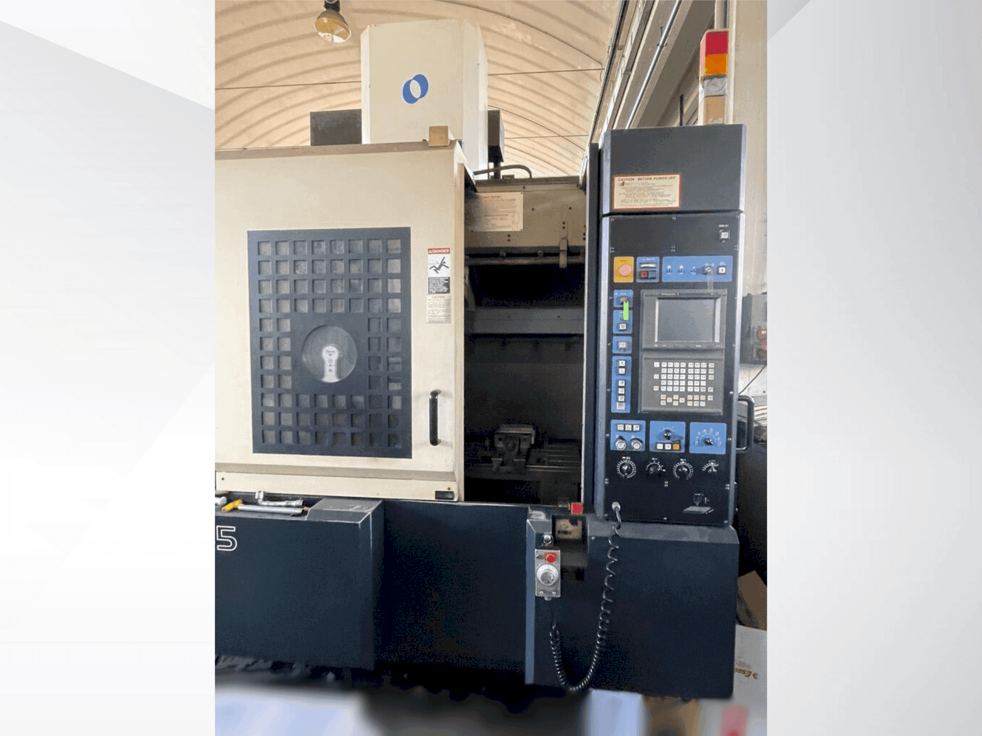 Prikaz stroja Makino V55-A15 sprijeda