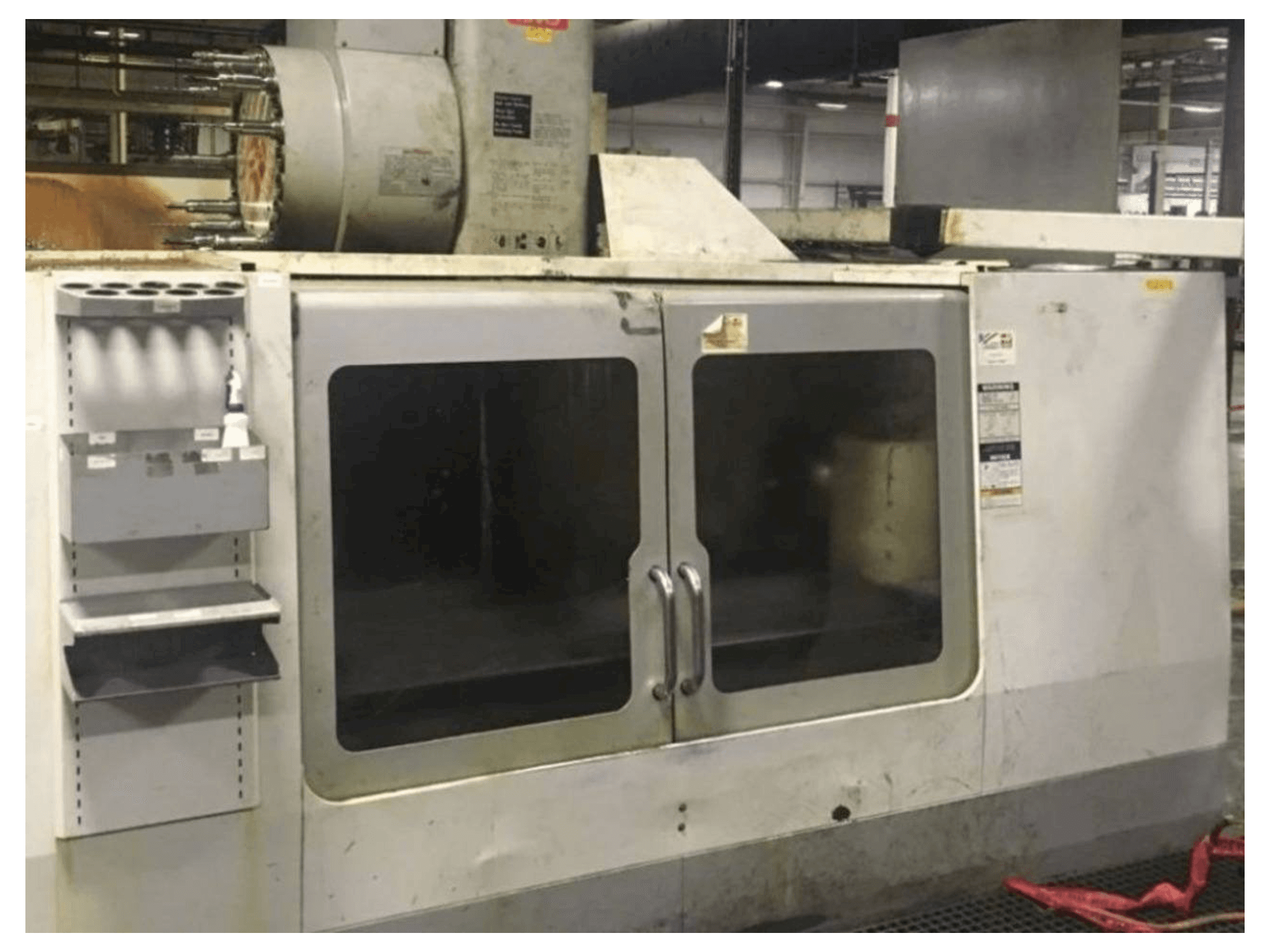 Prikaz stroja HAAS VF-8B/40 sprijeda