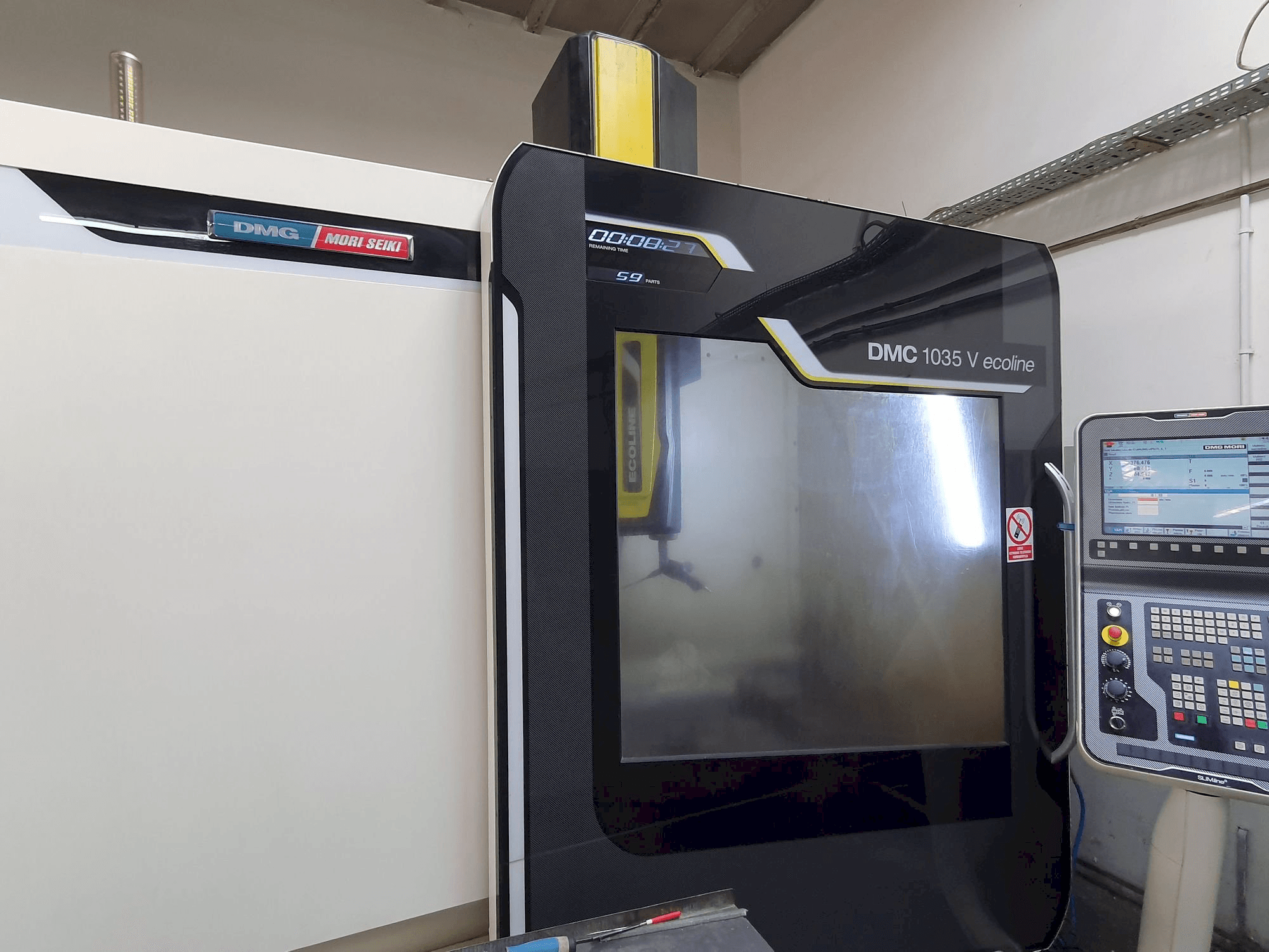 Prikaz stroja DMG MORI DMC 1035V Ecoline sprijeda