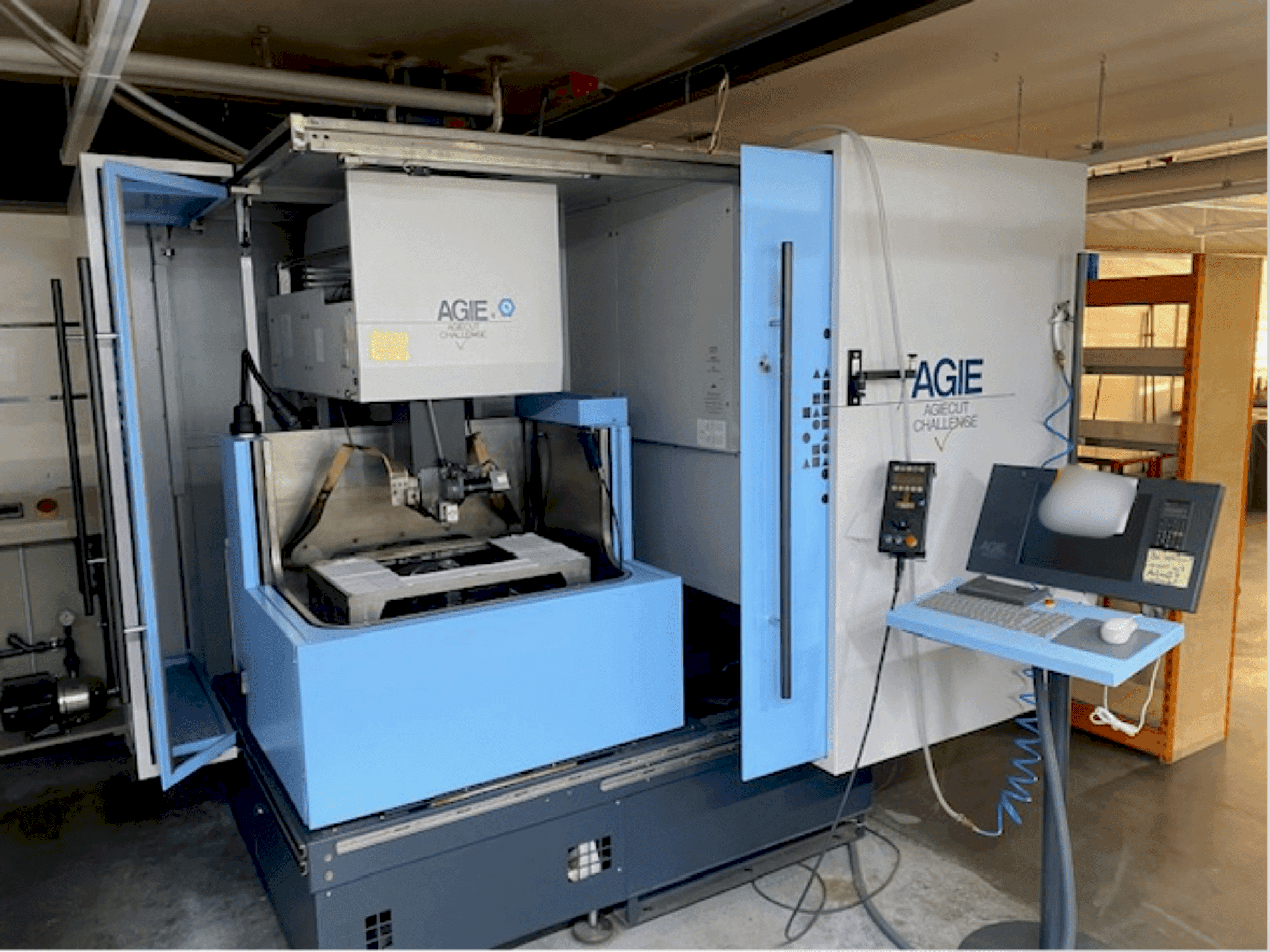 Prikaz stroja AGIE Agiecut Challenge V2 sprijeda