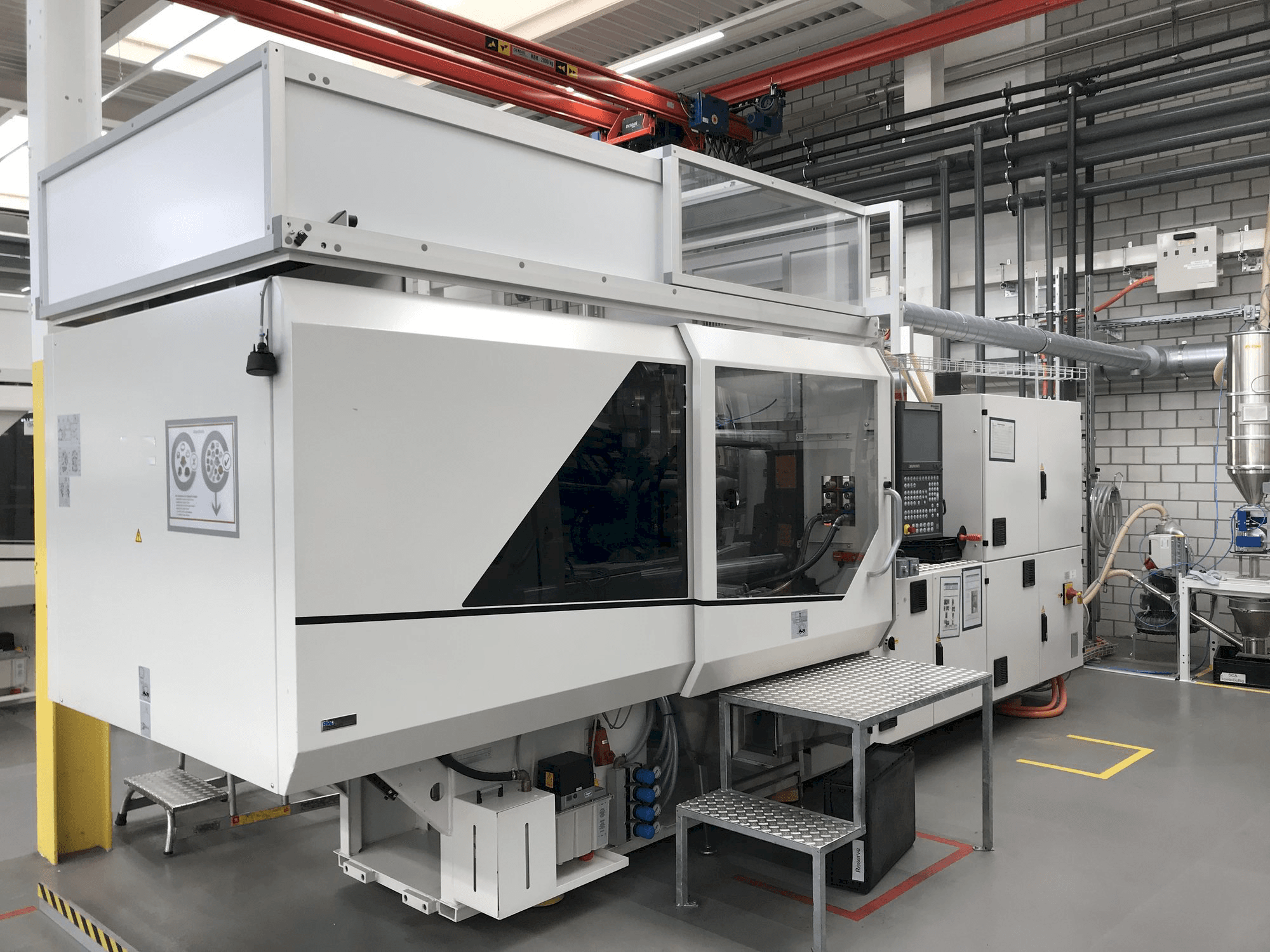 Prikaz lijeve strane stroja Sumitomo Demag EL-EXIS SP 150/500-475