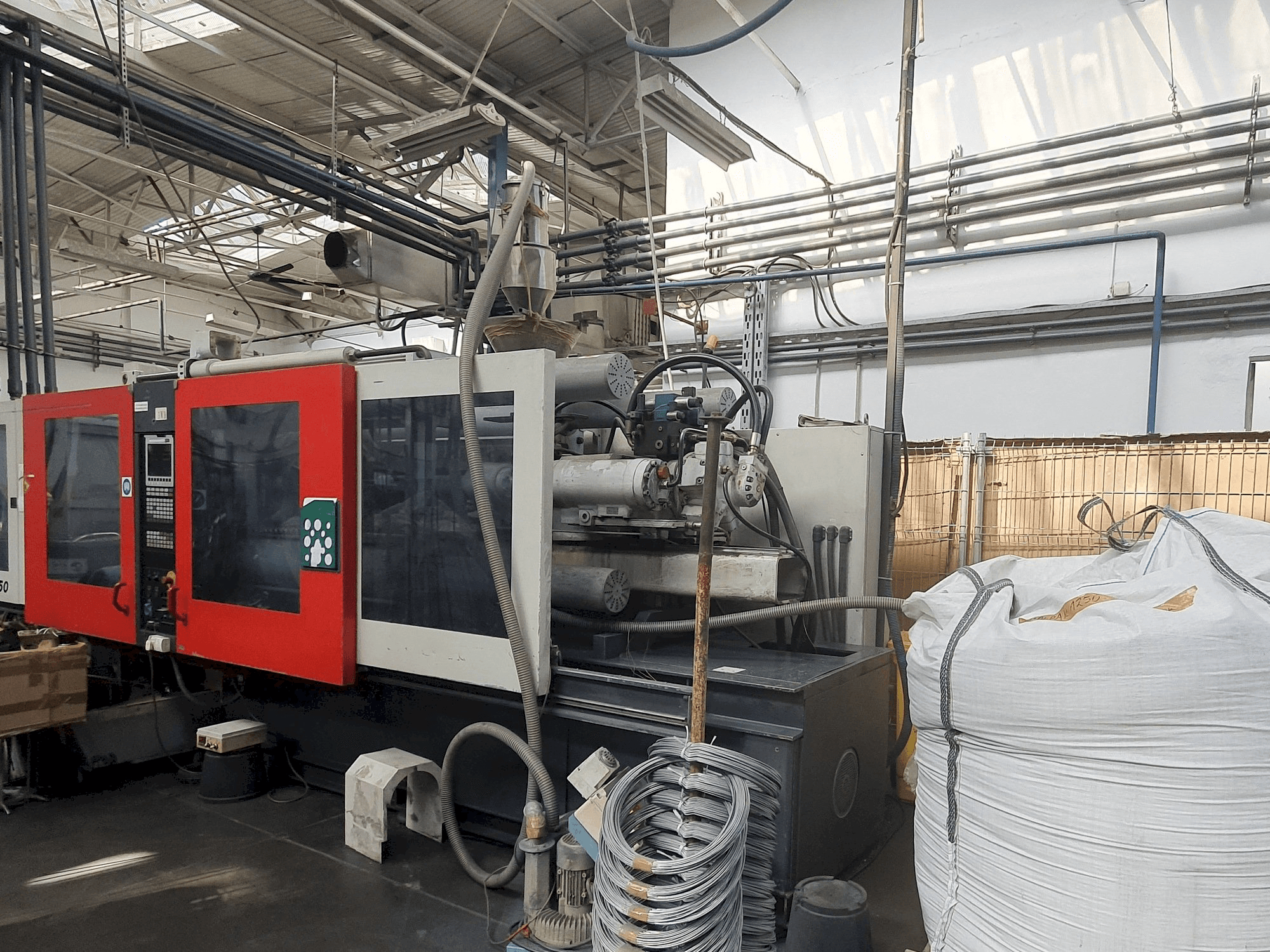 Prikaz stroja FERROMATIK MILACRON MAXIMA MV 350 sprijeda