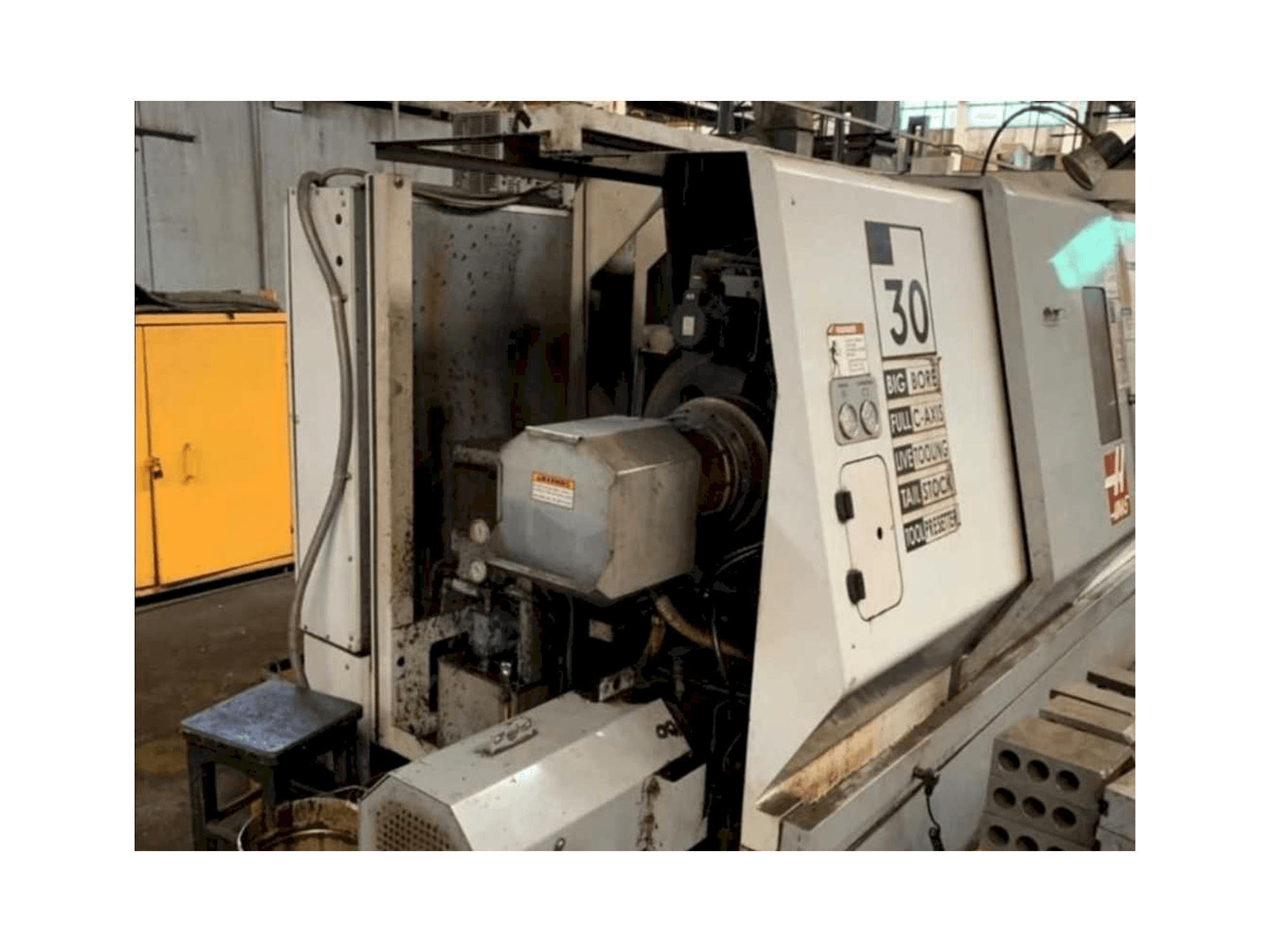 Prikaz stroja HAAS SL-30BTHE sprijeda