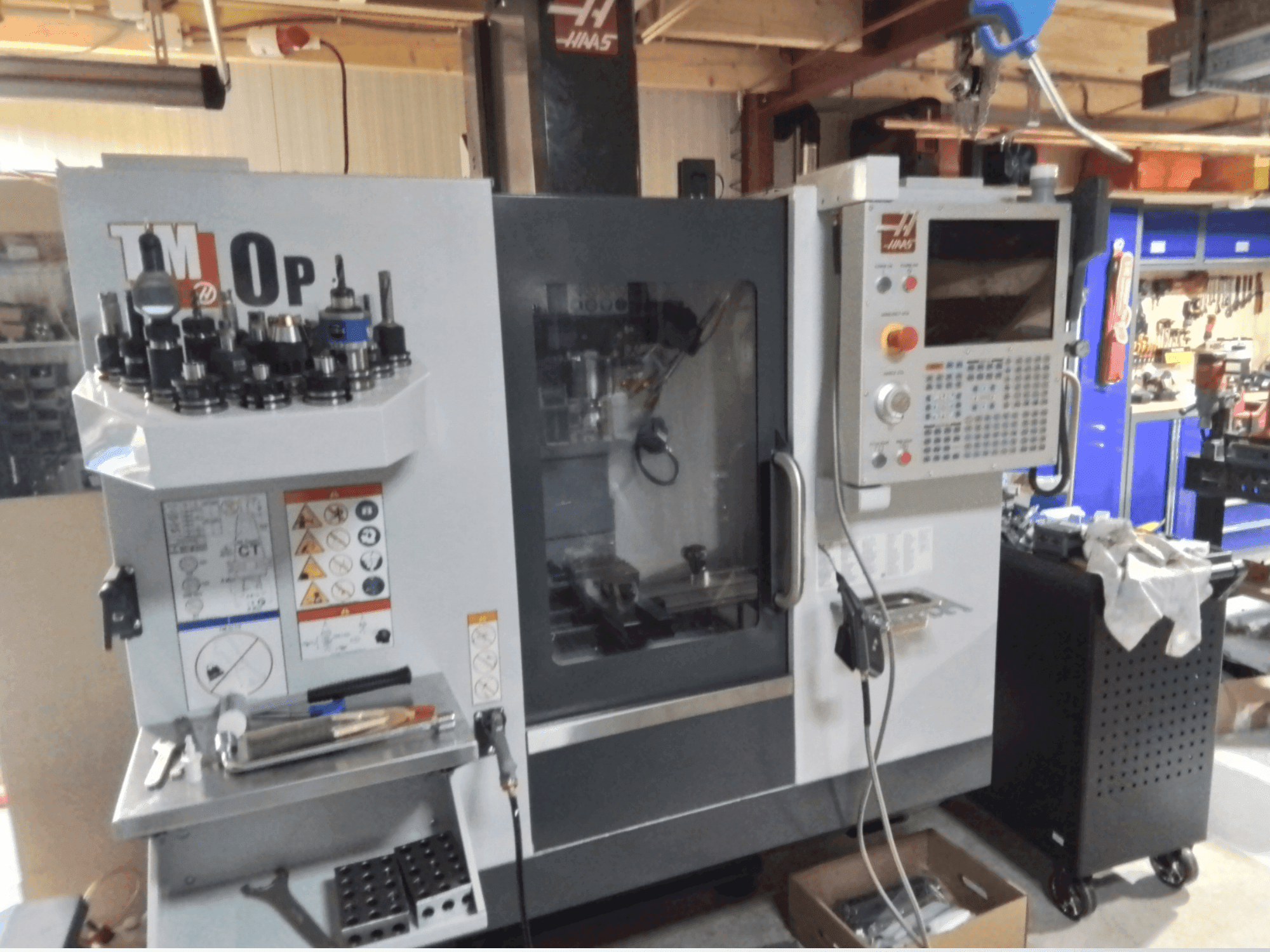 Prikaz stroja HAAS TM-0P sprijeda