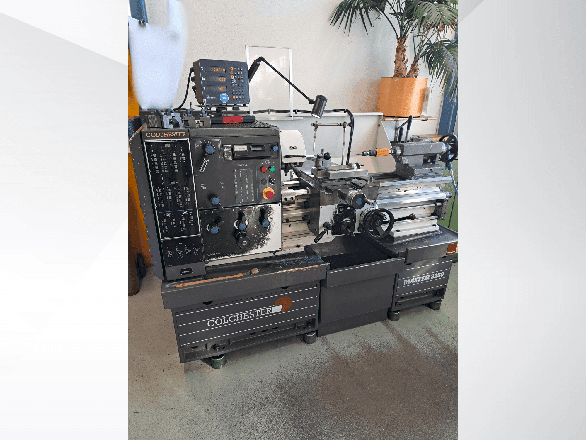 Prikaz stroja Colchester Master 3250 sprijeda
