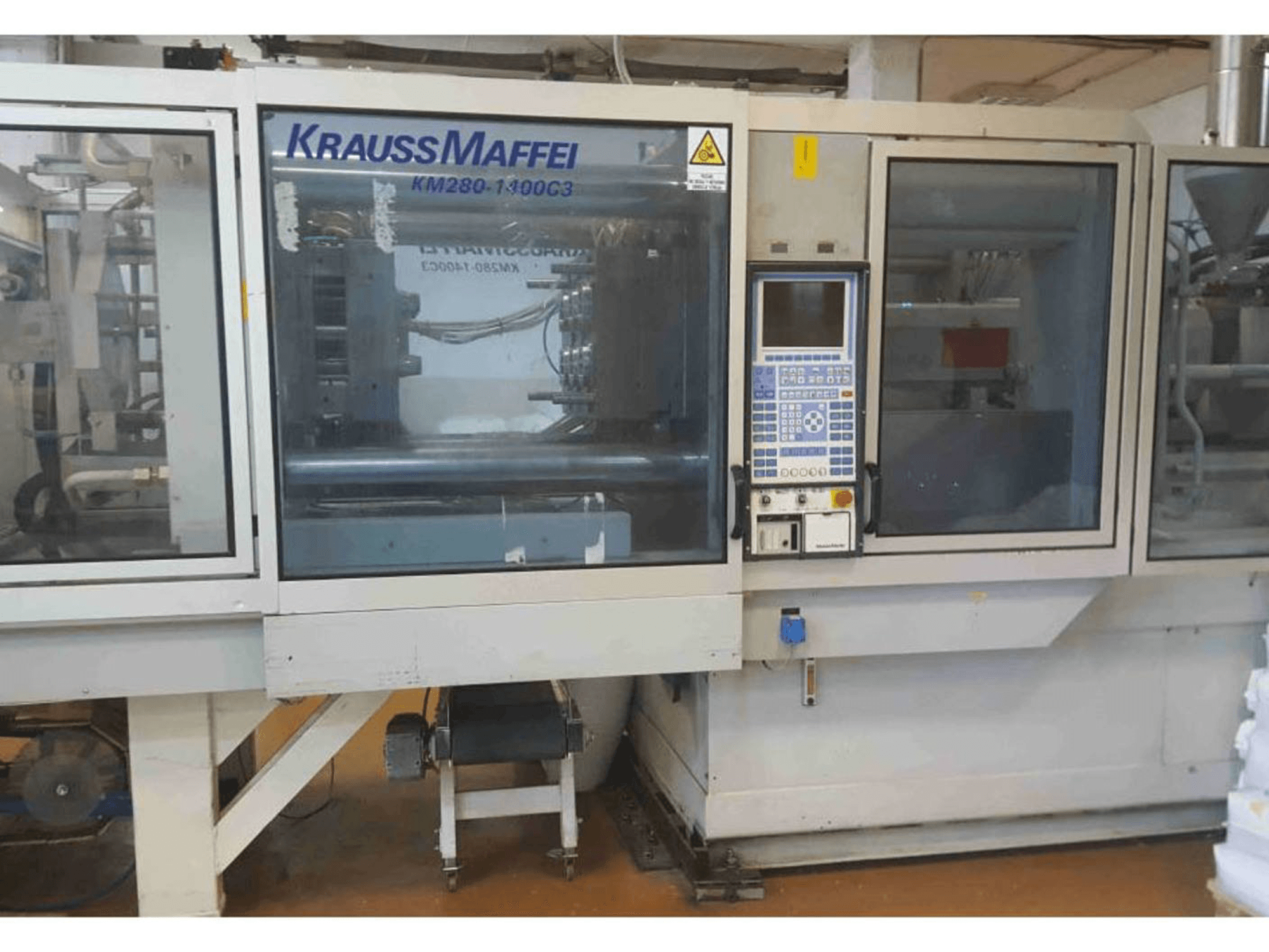 Prikaz stroja Krauss Maffei KM 280-1400 C3 sprijeda