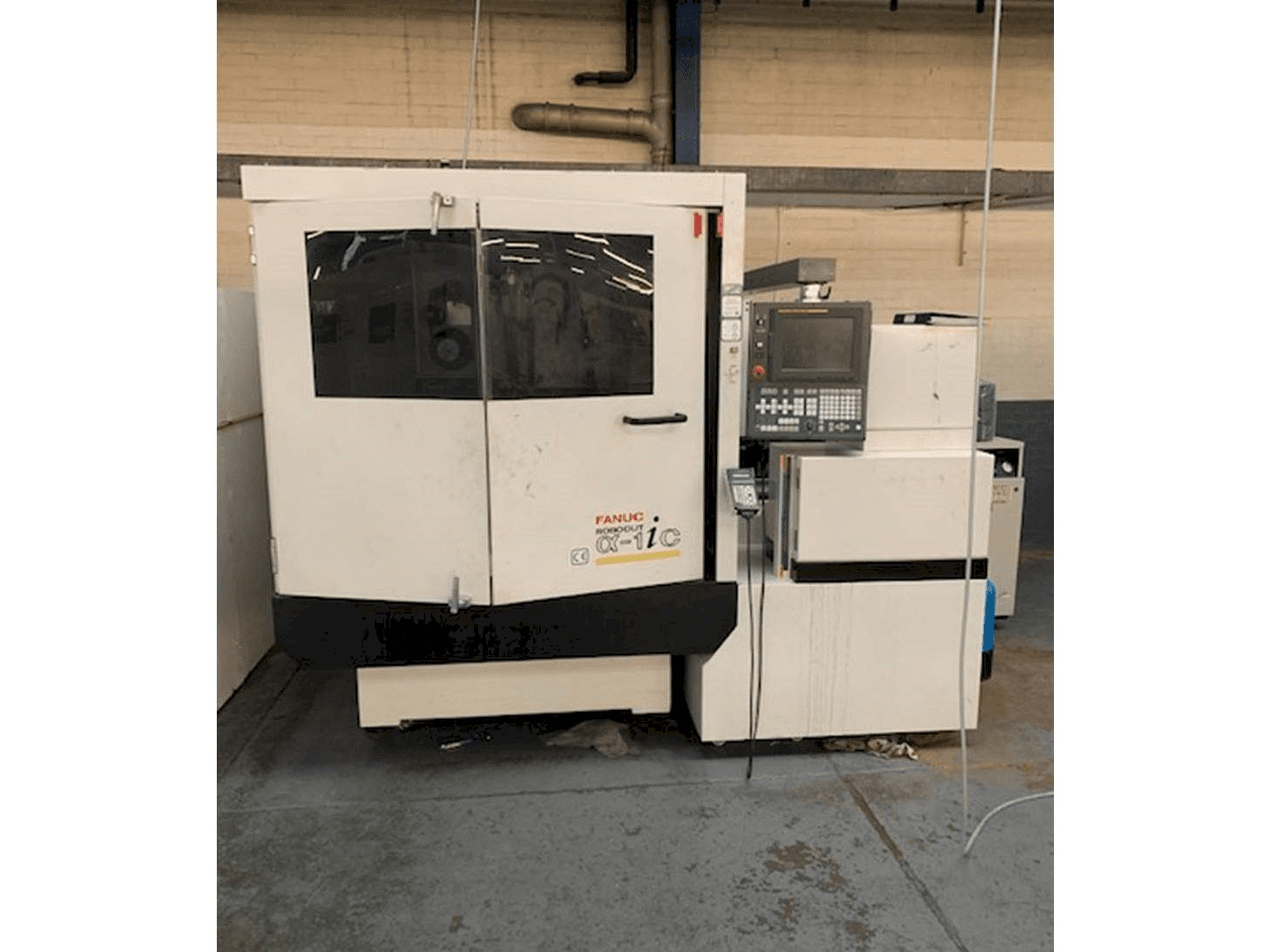 Prikaz stroja FANUC ROBOCUT Alpha -1iC S Axis sprijeda