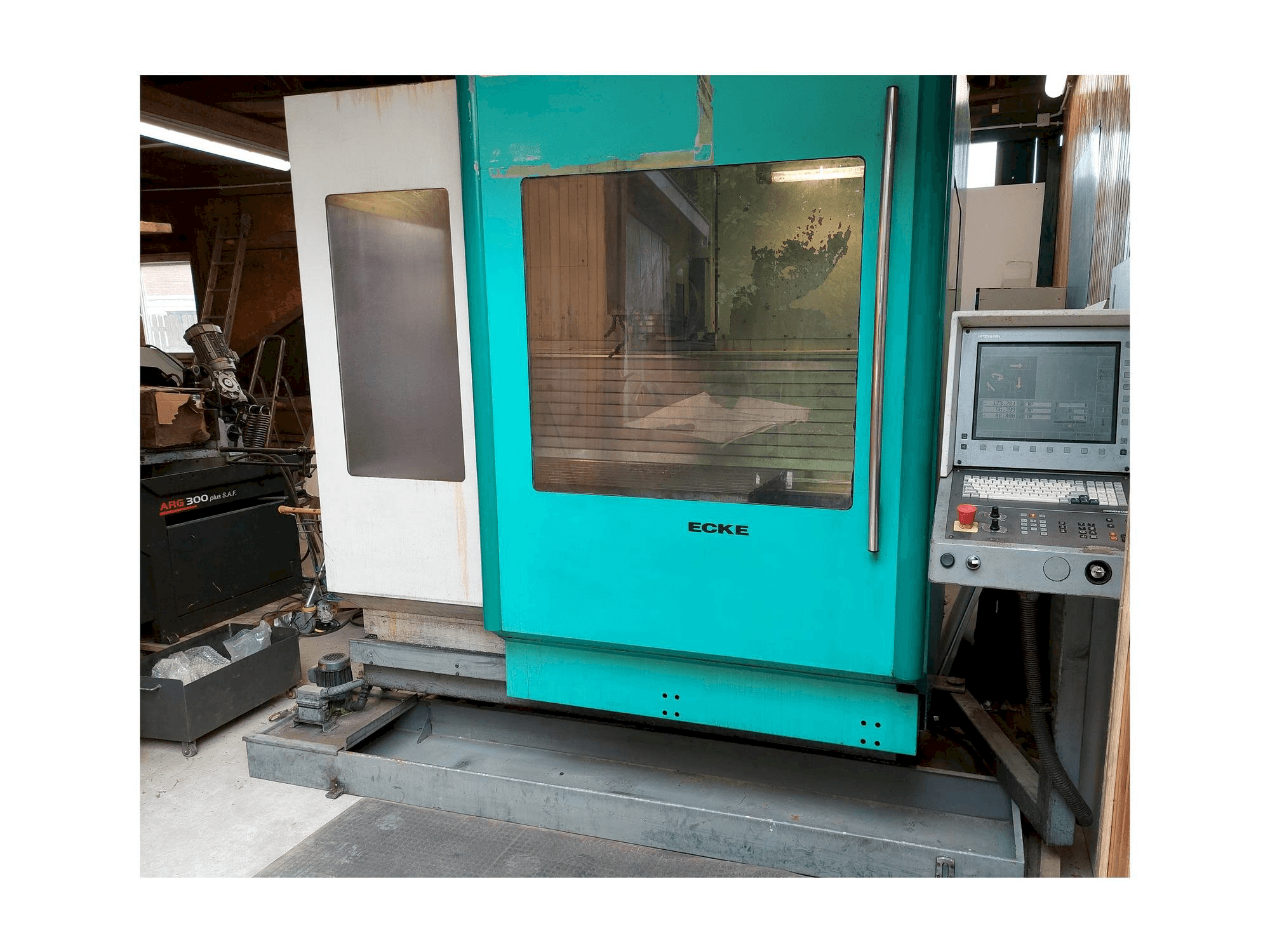 Prikaz stroja DECKEL MAHO DMU 60 E sprijeda