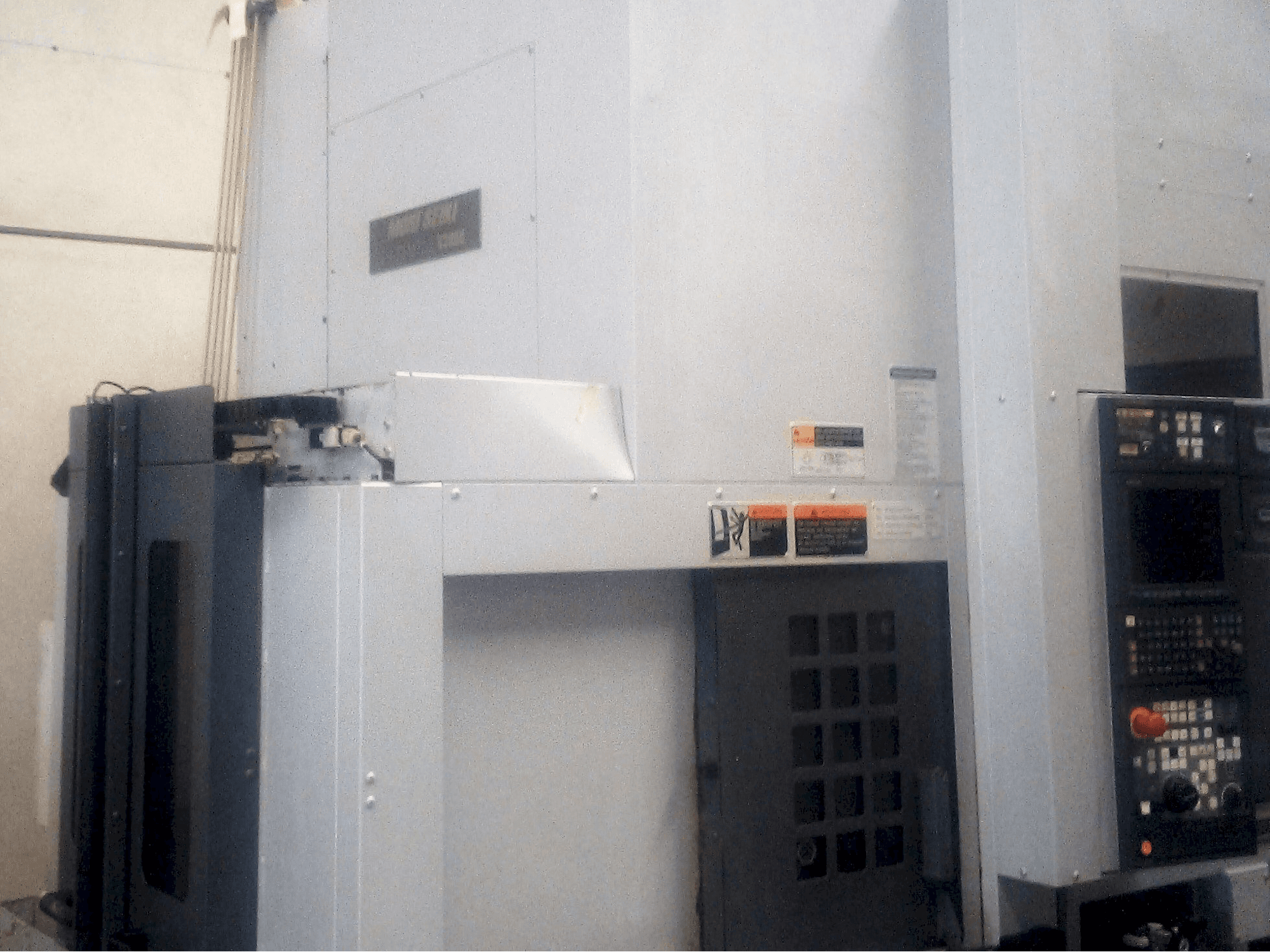 Prikaz stroja DMG Mori Seiki ULTIMILL V-3000/MSX-850 sprijeda