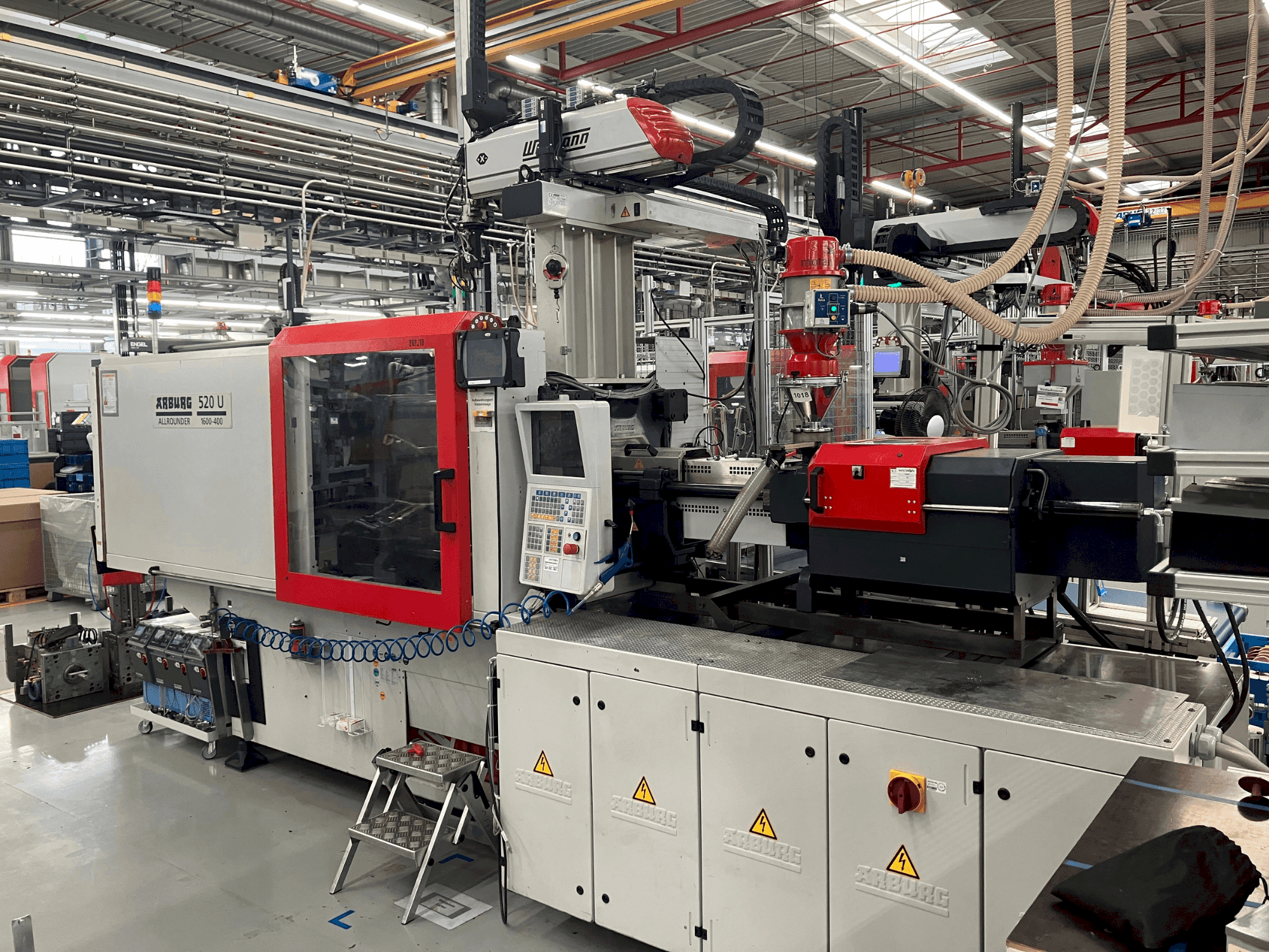 Prikaz stroja Arburg Allrounder 520 U 1600-400 sprijeda