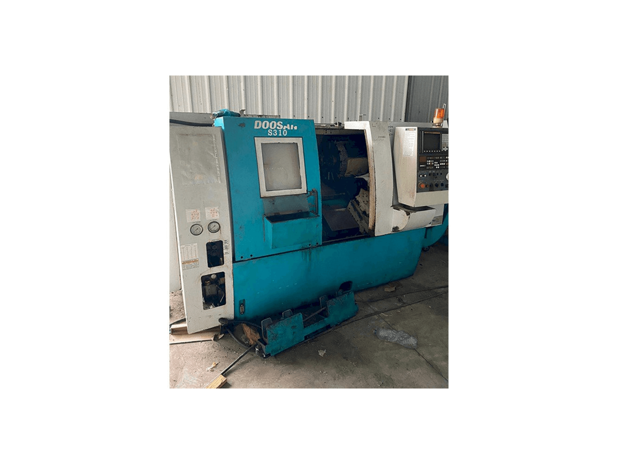 Prikaz stroja Doosan S310 sprijeda
