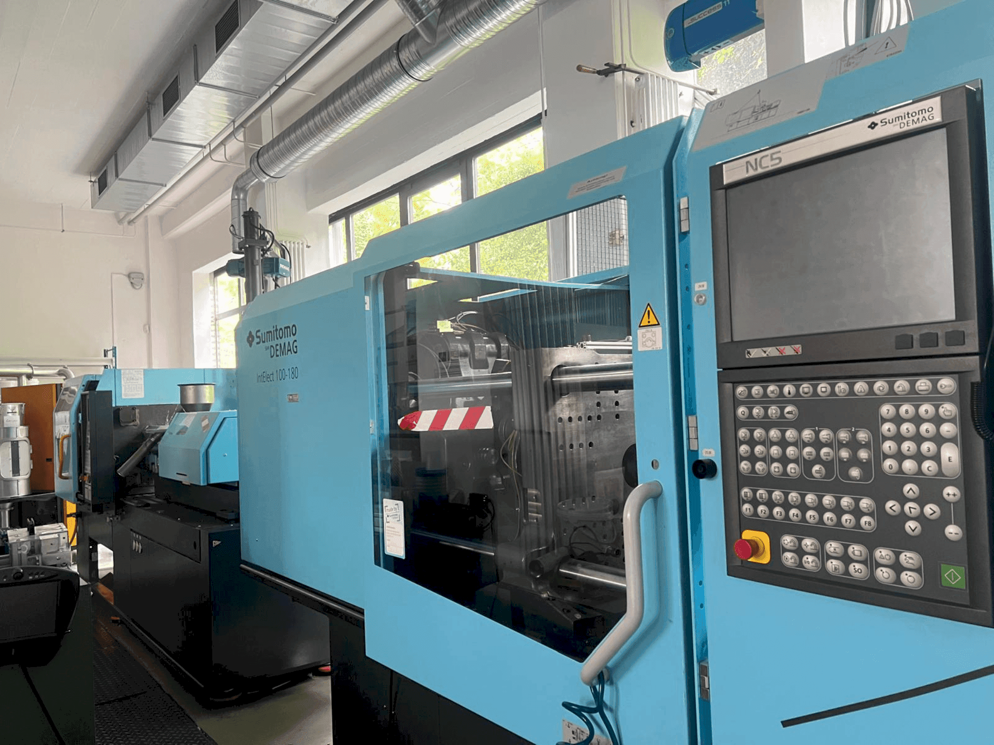 Prikaz stroja SUMITOMO SHI DEMAG IntElect 100/470-180 sprijeda