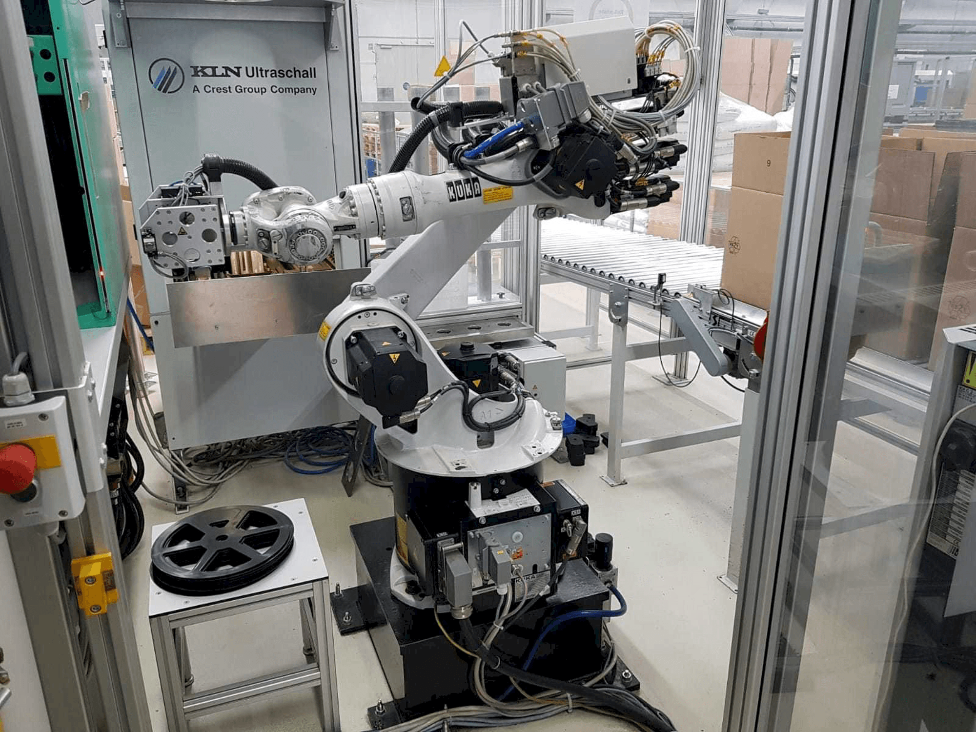 Prikaz stroja KUKA KR 16 sprijeda