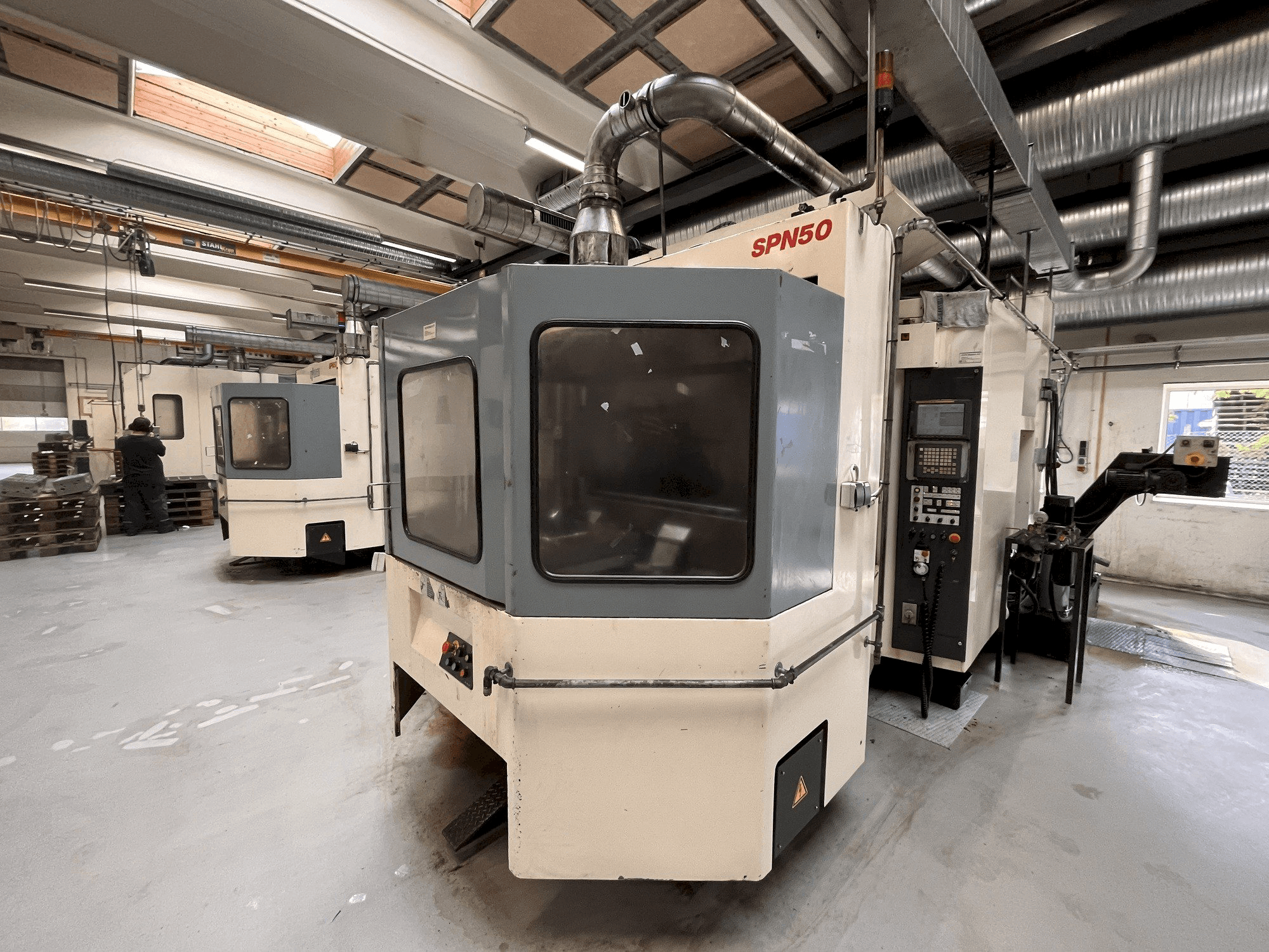 Prikaz stroja Niigata SPN 50 sprijeda