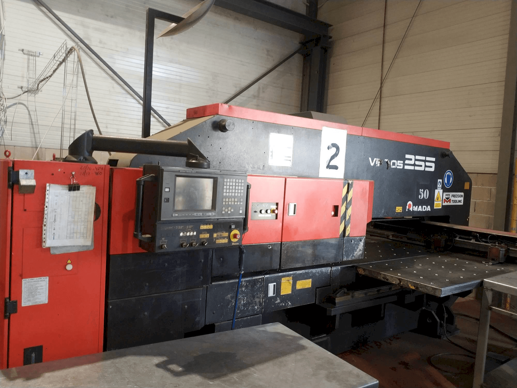 Prikaz stroja AMADA VIPROS 255 sprijeda