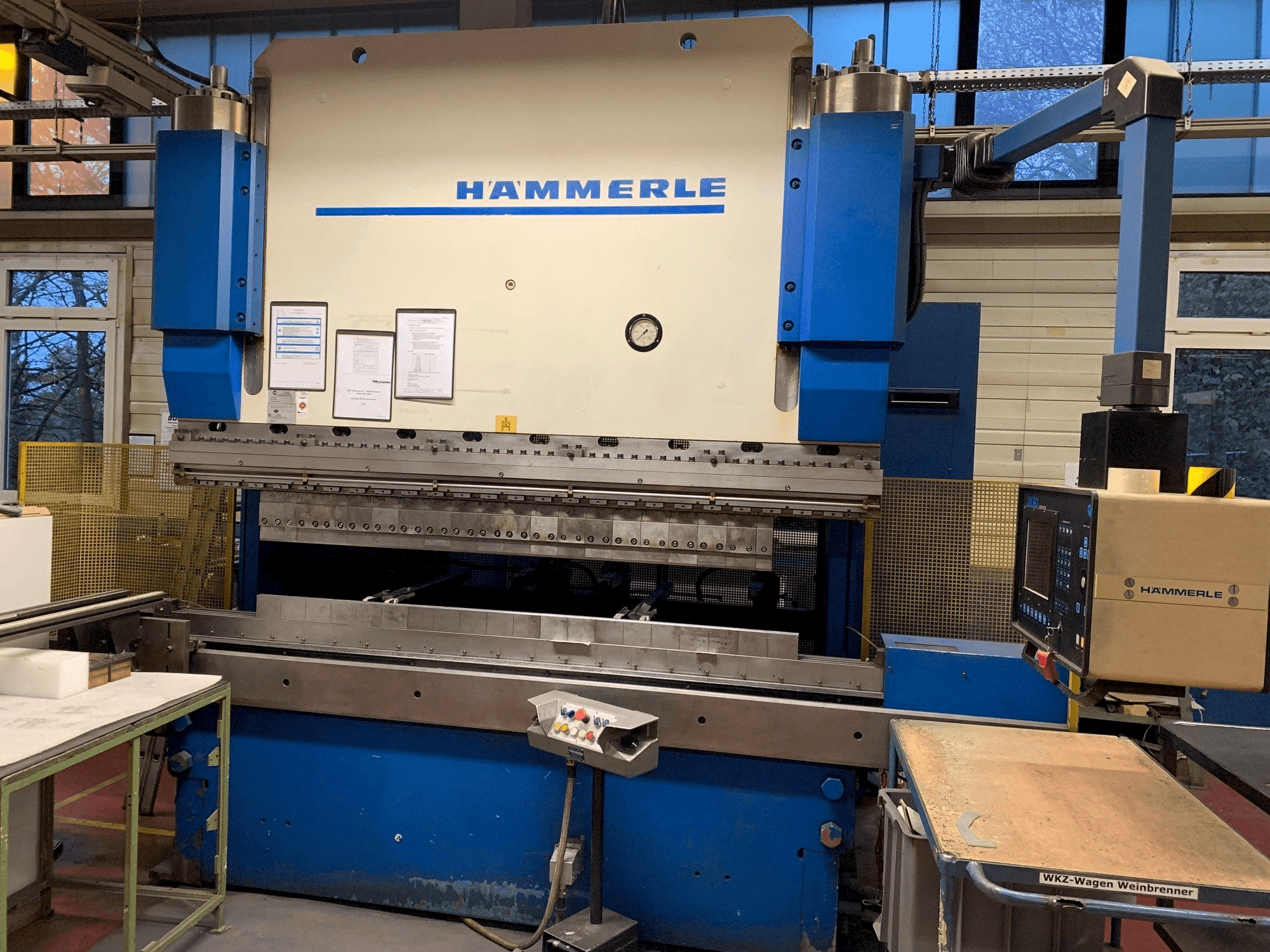 Prikaz stroja HAMMERLE AP 200 2600 Serie 3 sprijeda