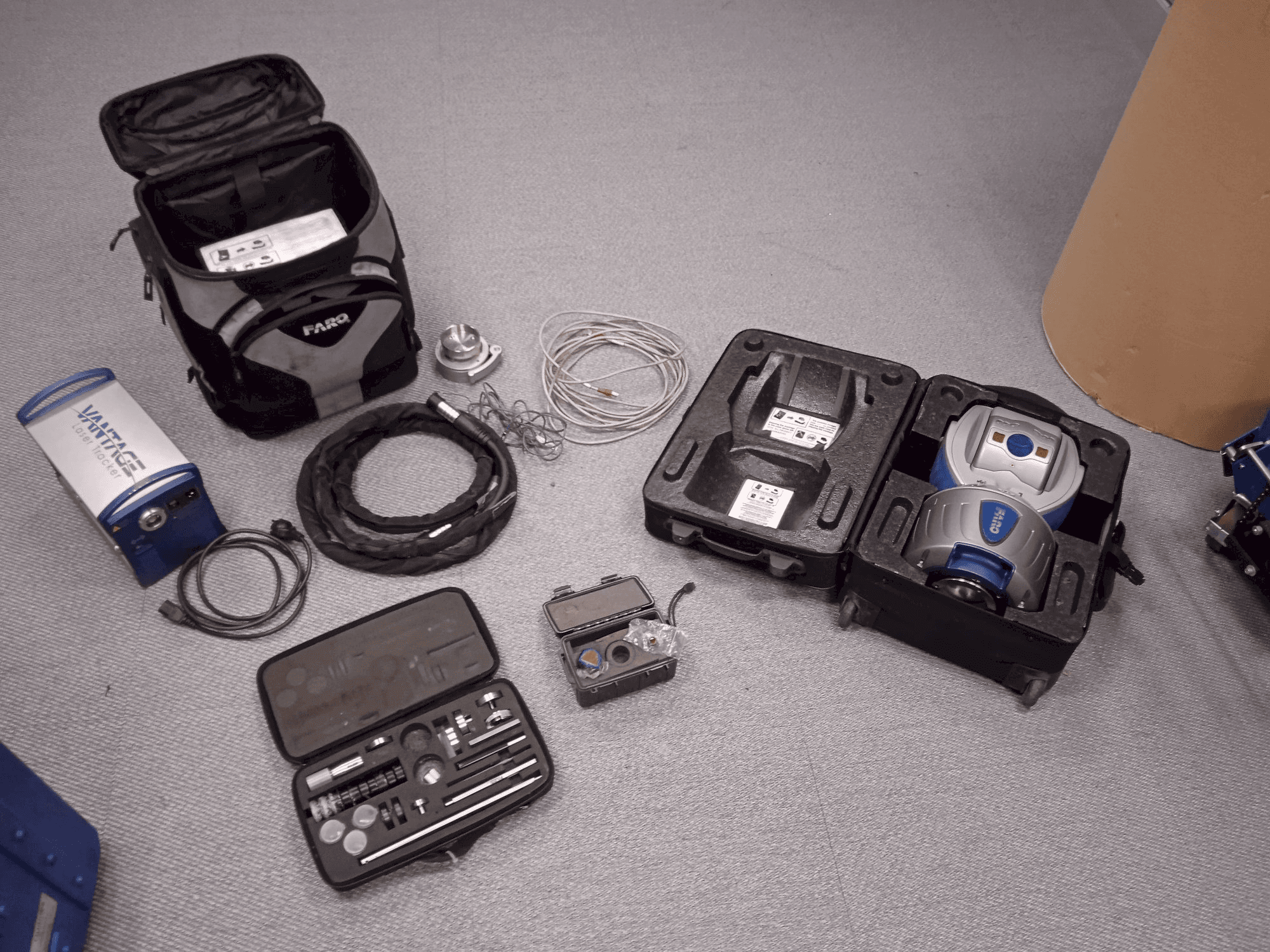 Prikaz stroja Faro Advantage Laser Tracker sprijeda