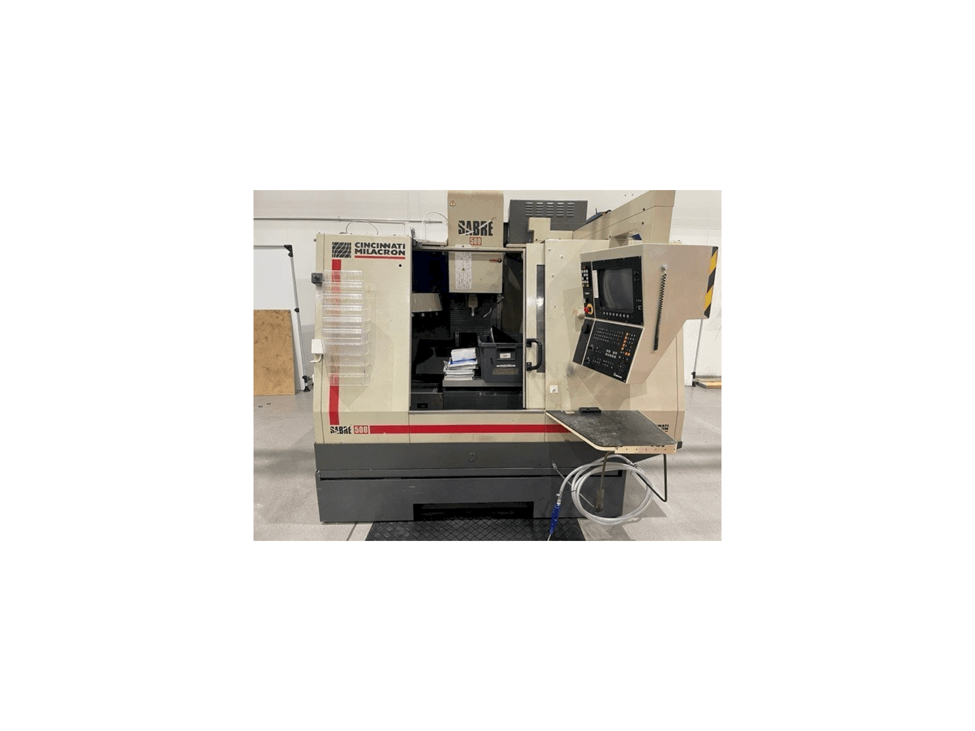 Prikaz stroja Cincinnati Milacron Sabre 500 sprijeda