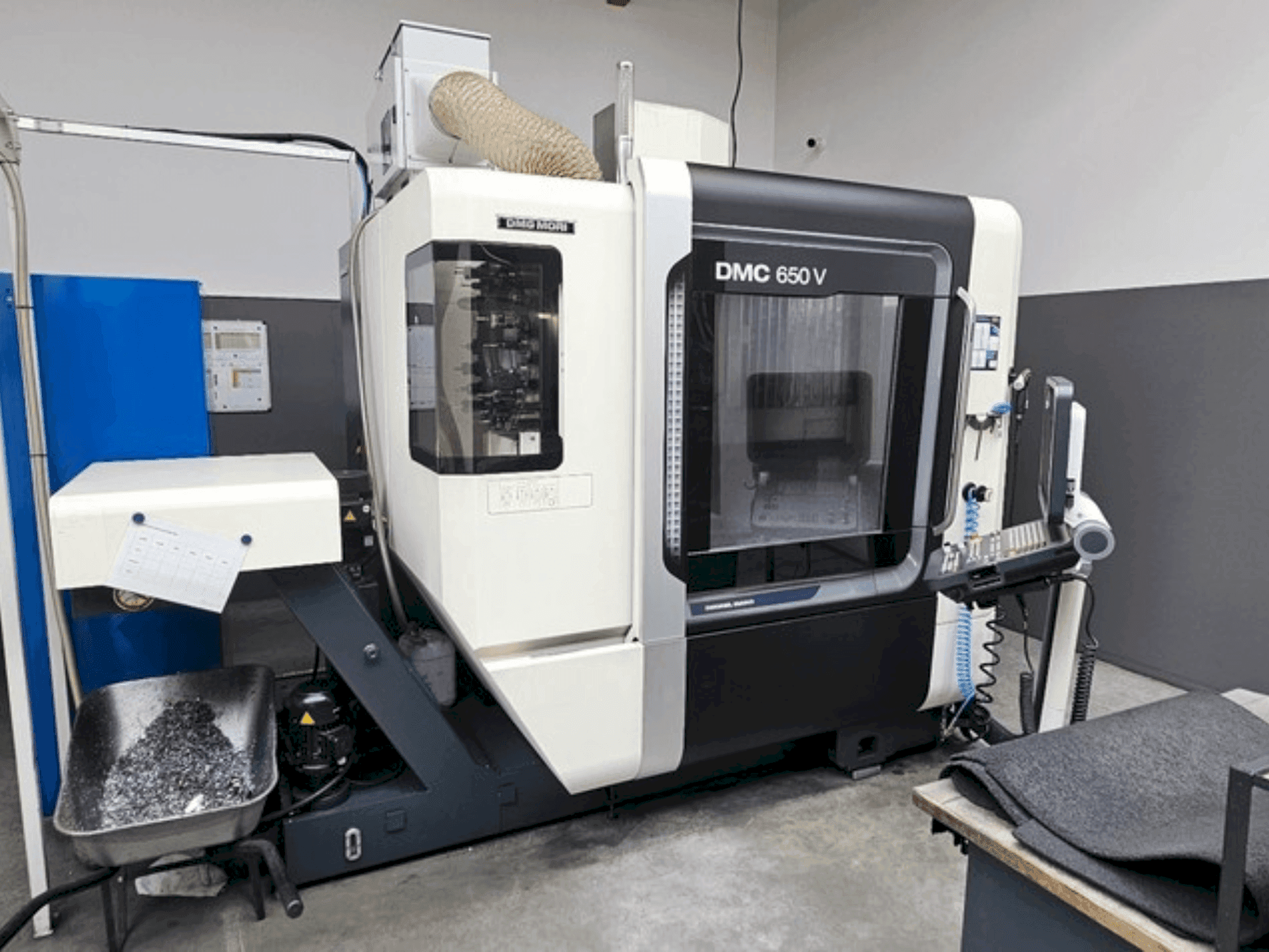 Prikaz stroja DMG MORI DMC 650V sprijeda