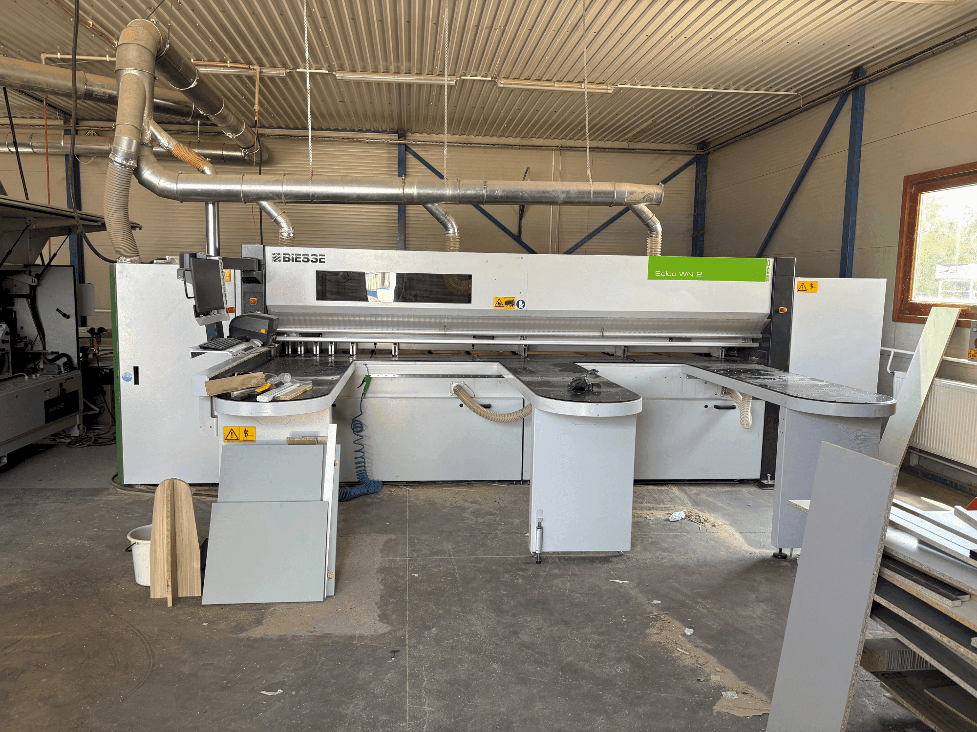 Prikaz stroja BIESSE Selco WN 2 sprijeda