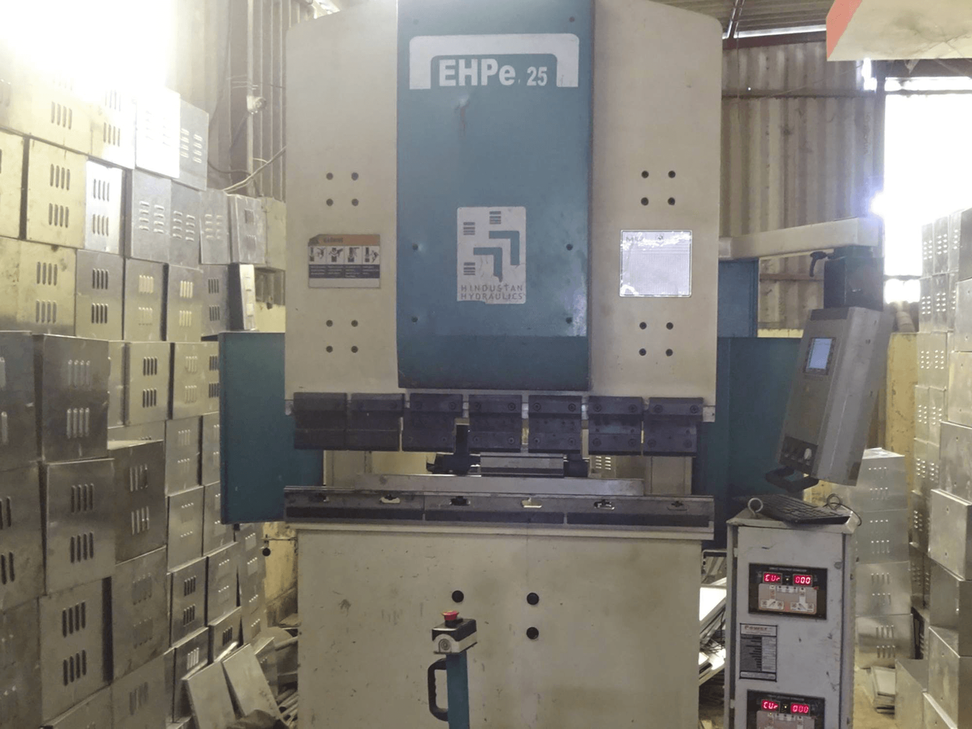 Prikaz stroja Hindustan Hydraulics EHPe 25 sprijeda