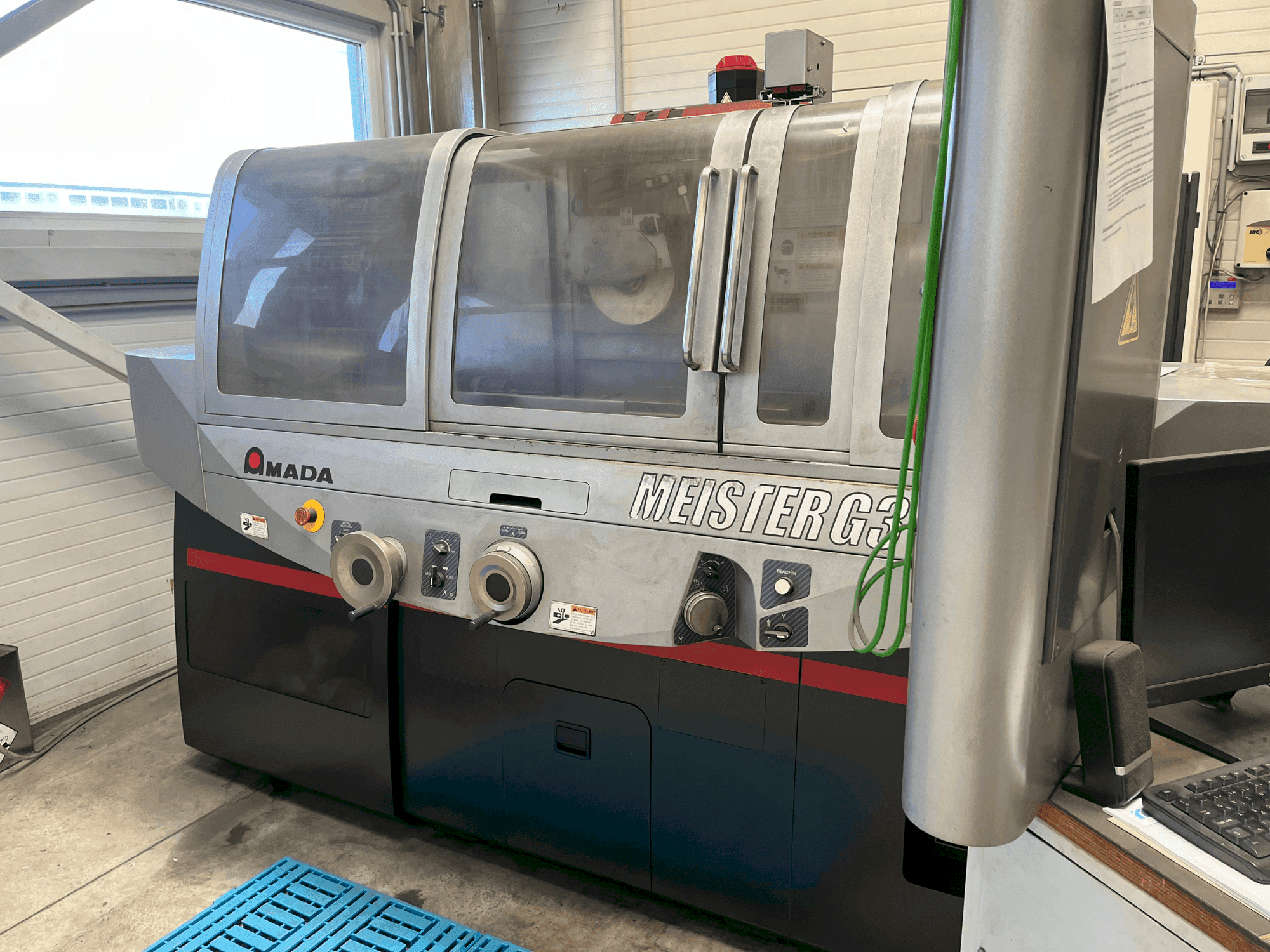 Prikaz stroja AMADA MEISTER G3 sprijeda