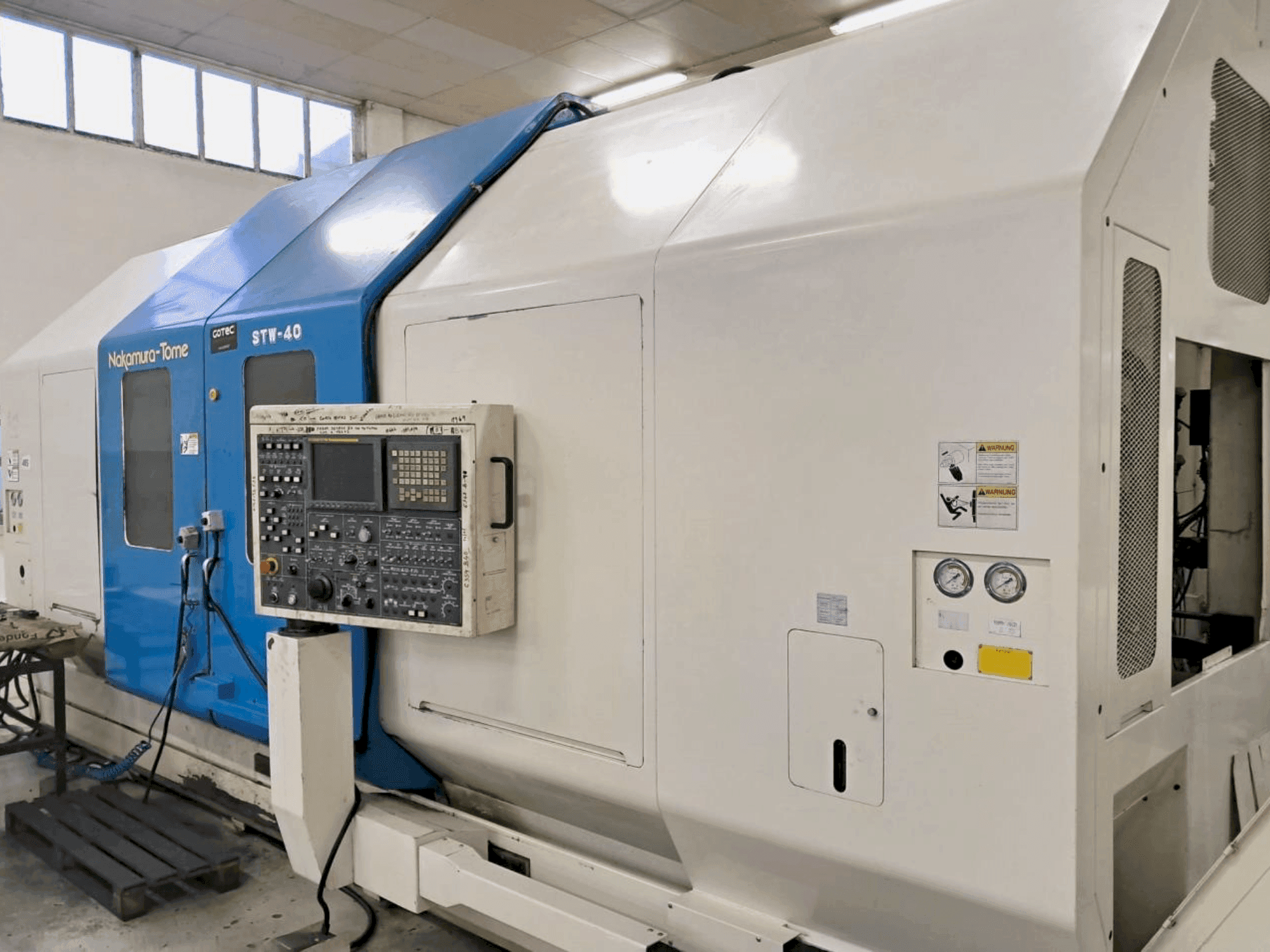 Prikaz stroja NAKAMURA-TOME STW-40 sprijeda