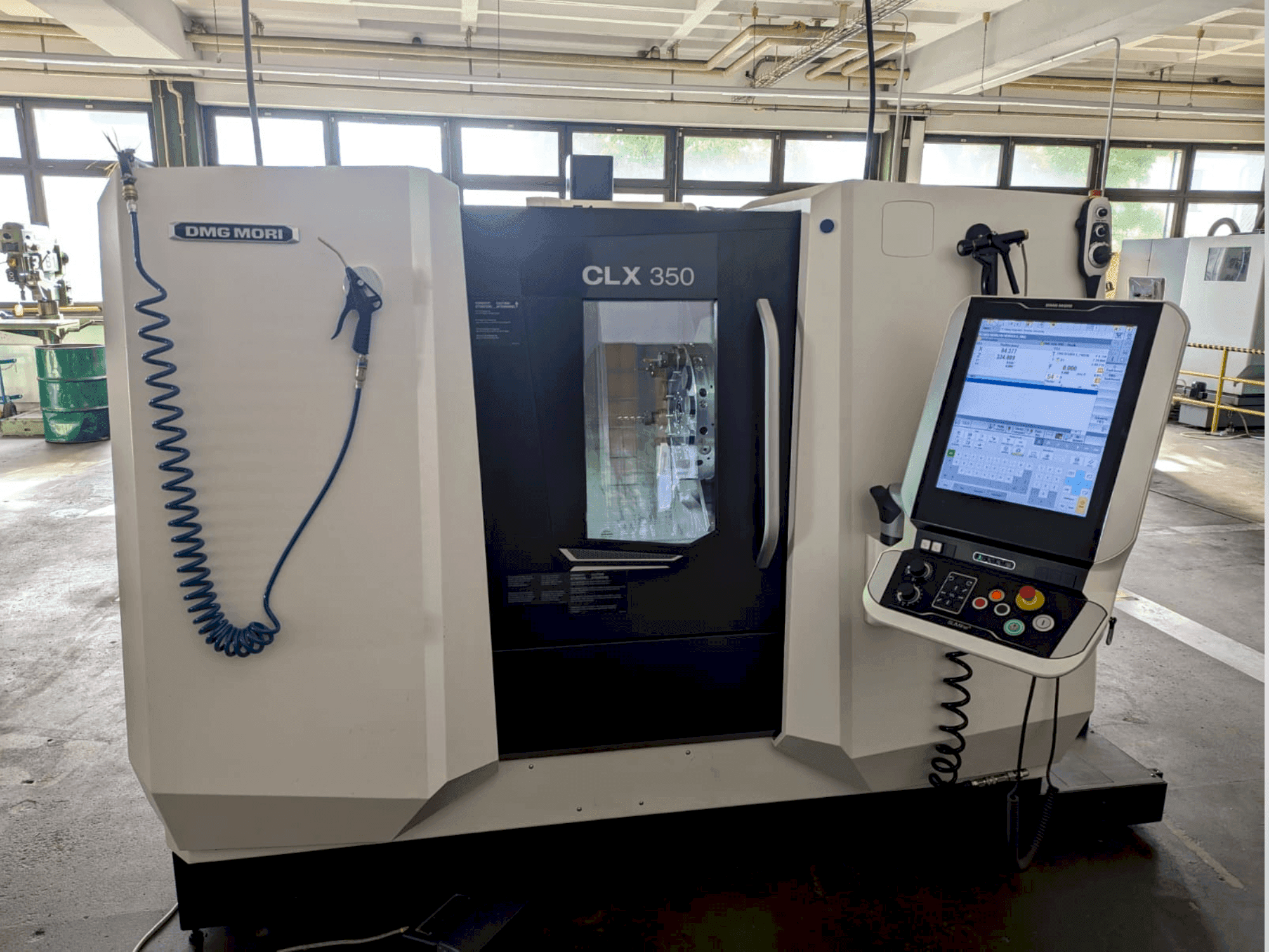 Prikaz stroja DMG MORI CLX 350 sprijeda