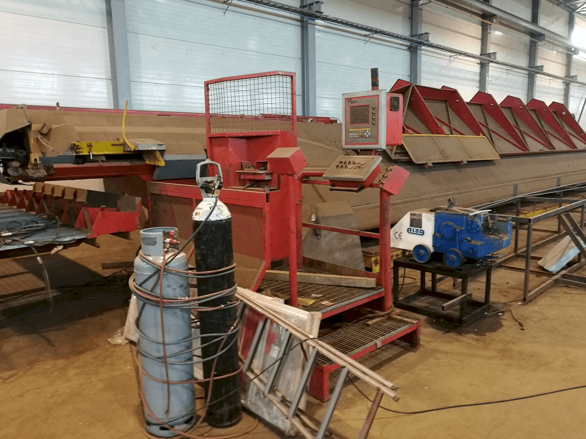 Prikaz stroja MEP Syntax Line 25 sprijeda