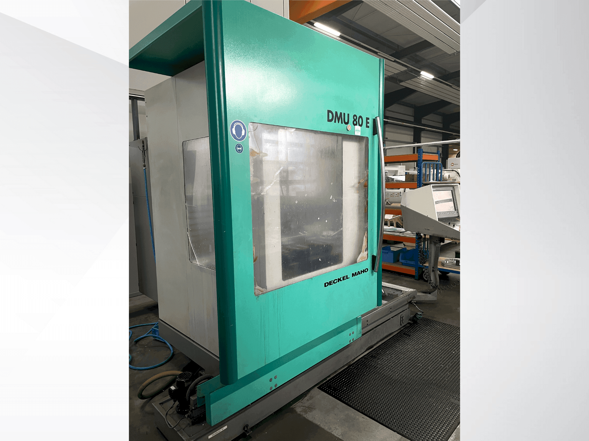 Prikaz stroja DECKEL DMU 80 E sprijeda