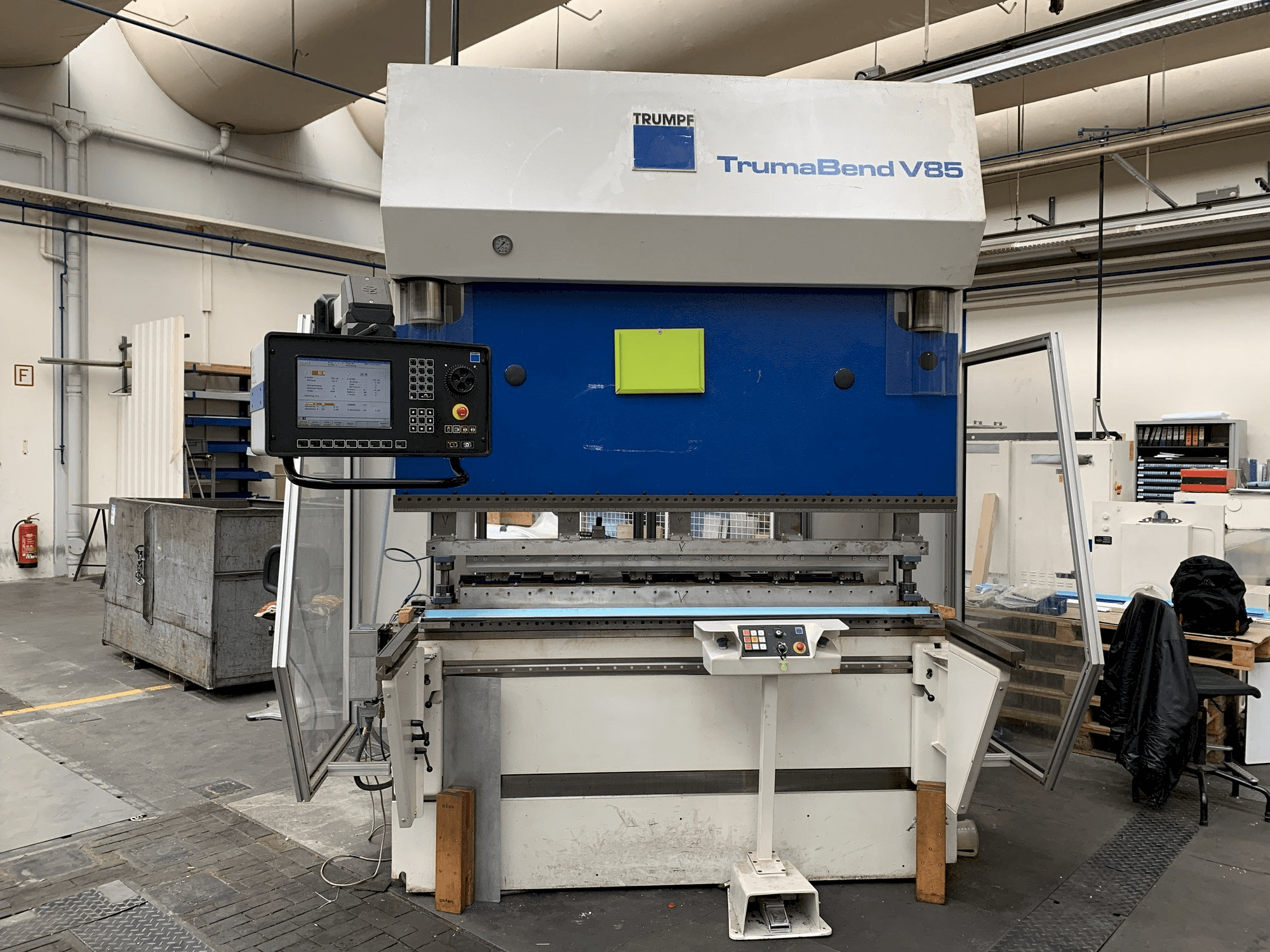 Prikaz stroja Trumpf TrumaBend V85S sprijeda