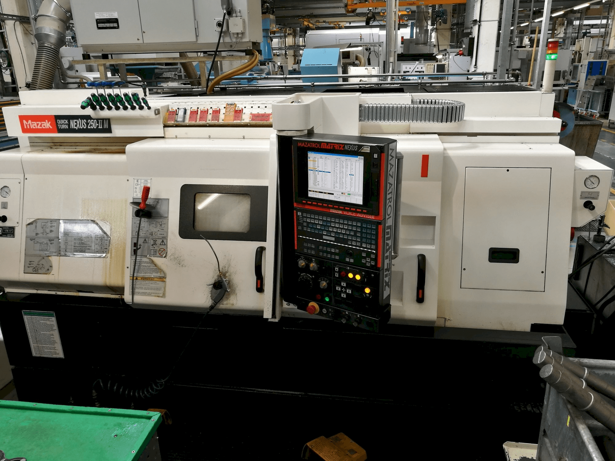 Prikaz stroja Mazak Quickturn Nexus 250-II M sprijeda