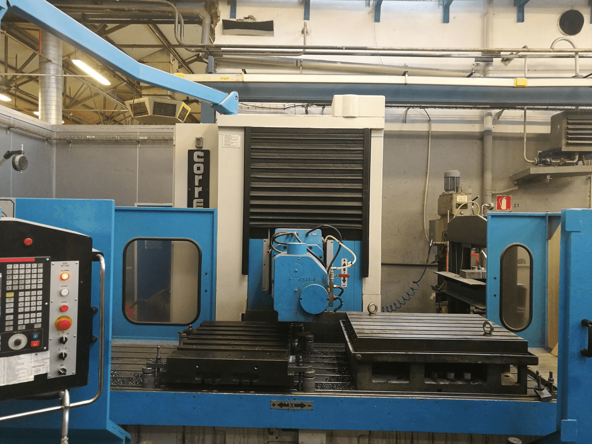 Prikaz stroja Correa A25-25 sprijeda