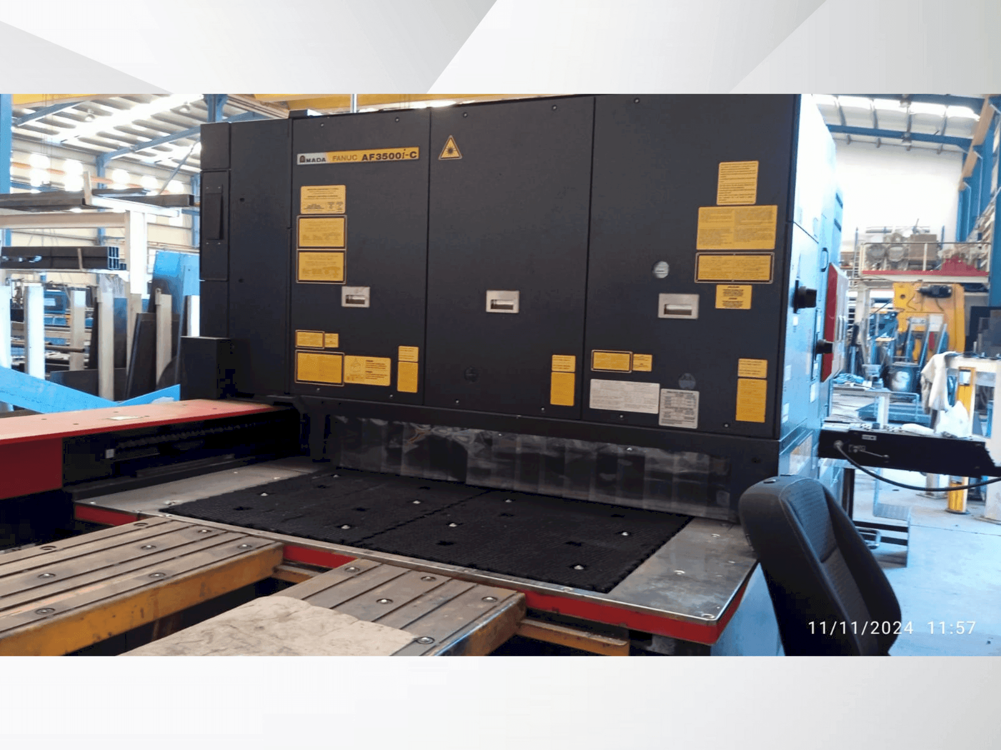 Prikaz stroja AMADA LC 2415αV sprijeda