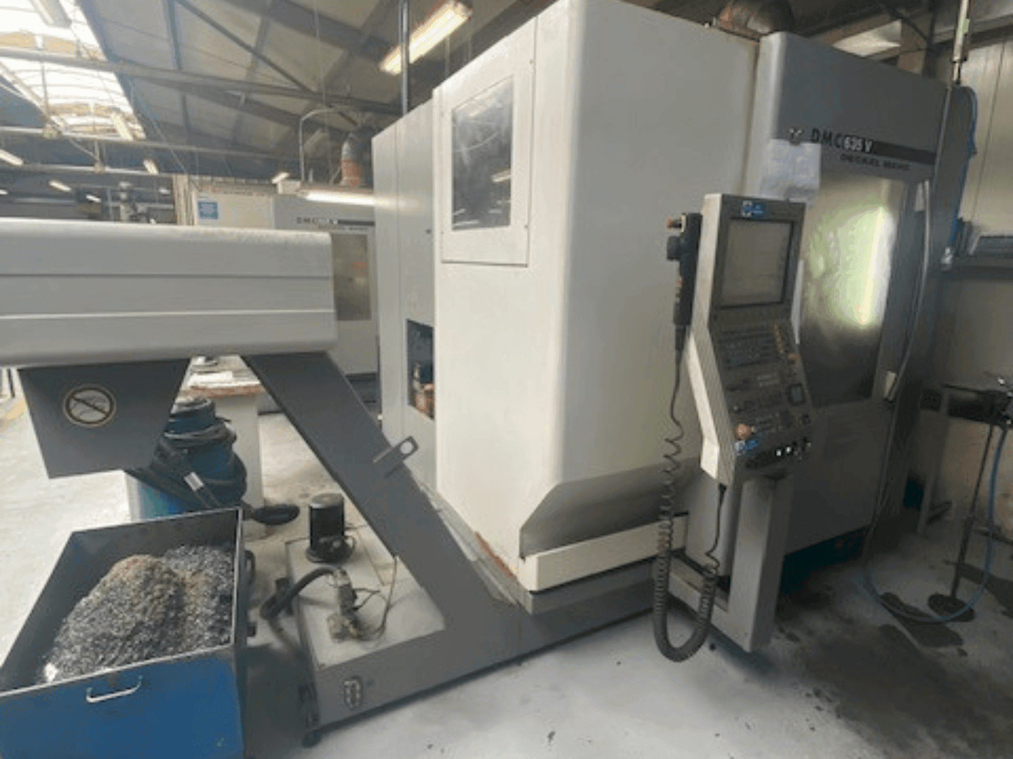 Prikaz stroja DMG DECKEL MAHO DMC 635V sprijeda
