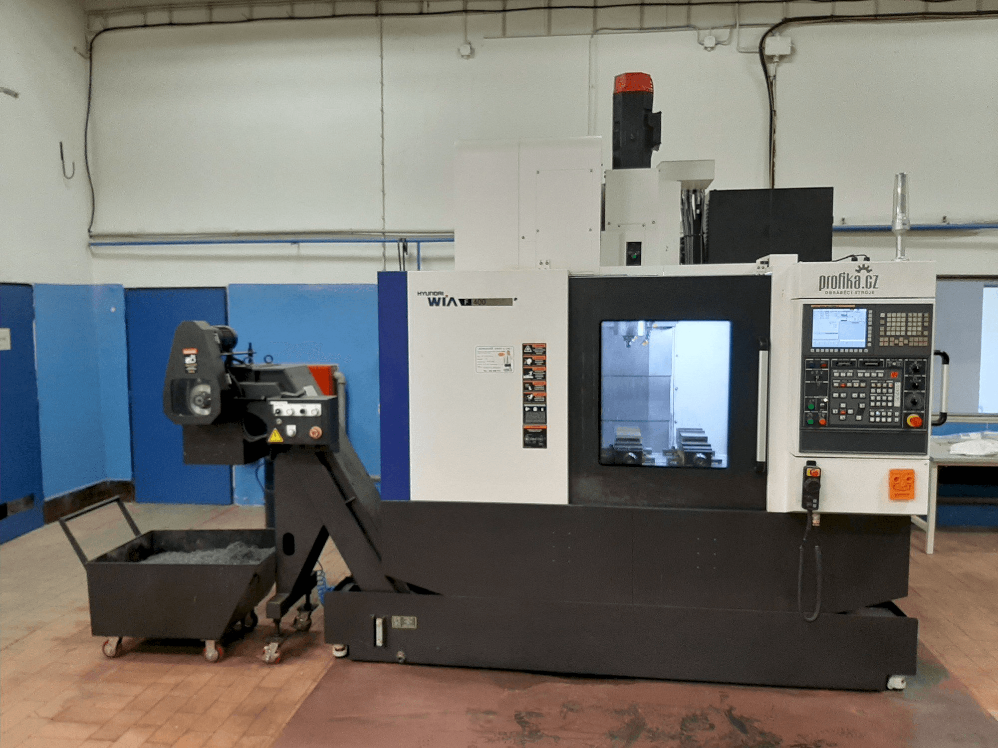 Prikaz stroja Hyundai Wia F400 sprijeda