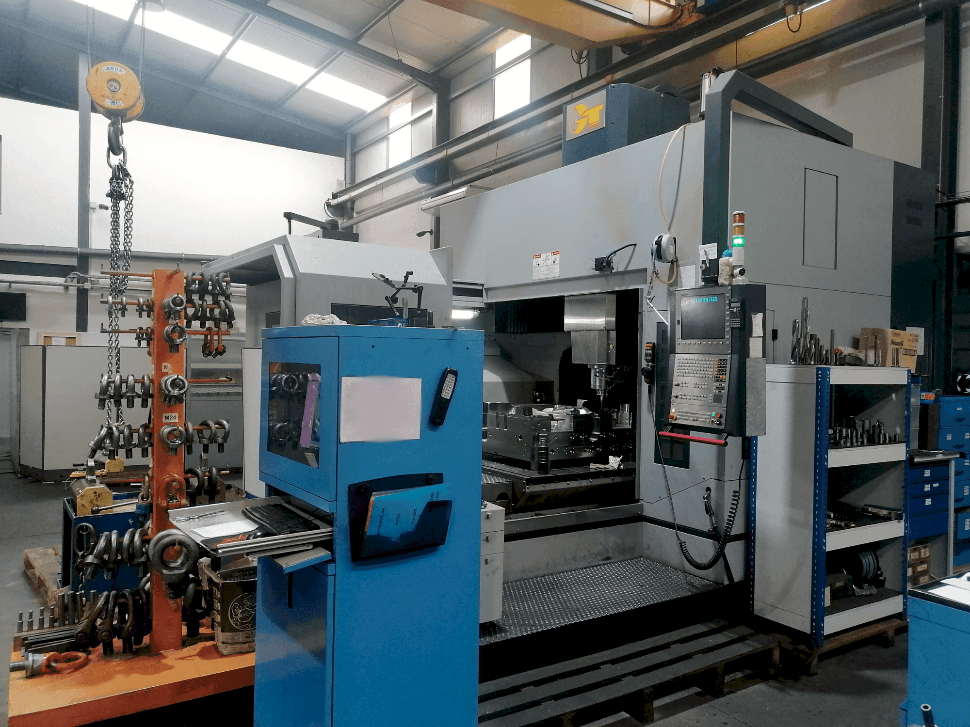 Prikaz stroja GENTIGER GT1614V sprijeda