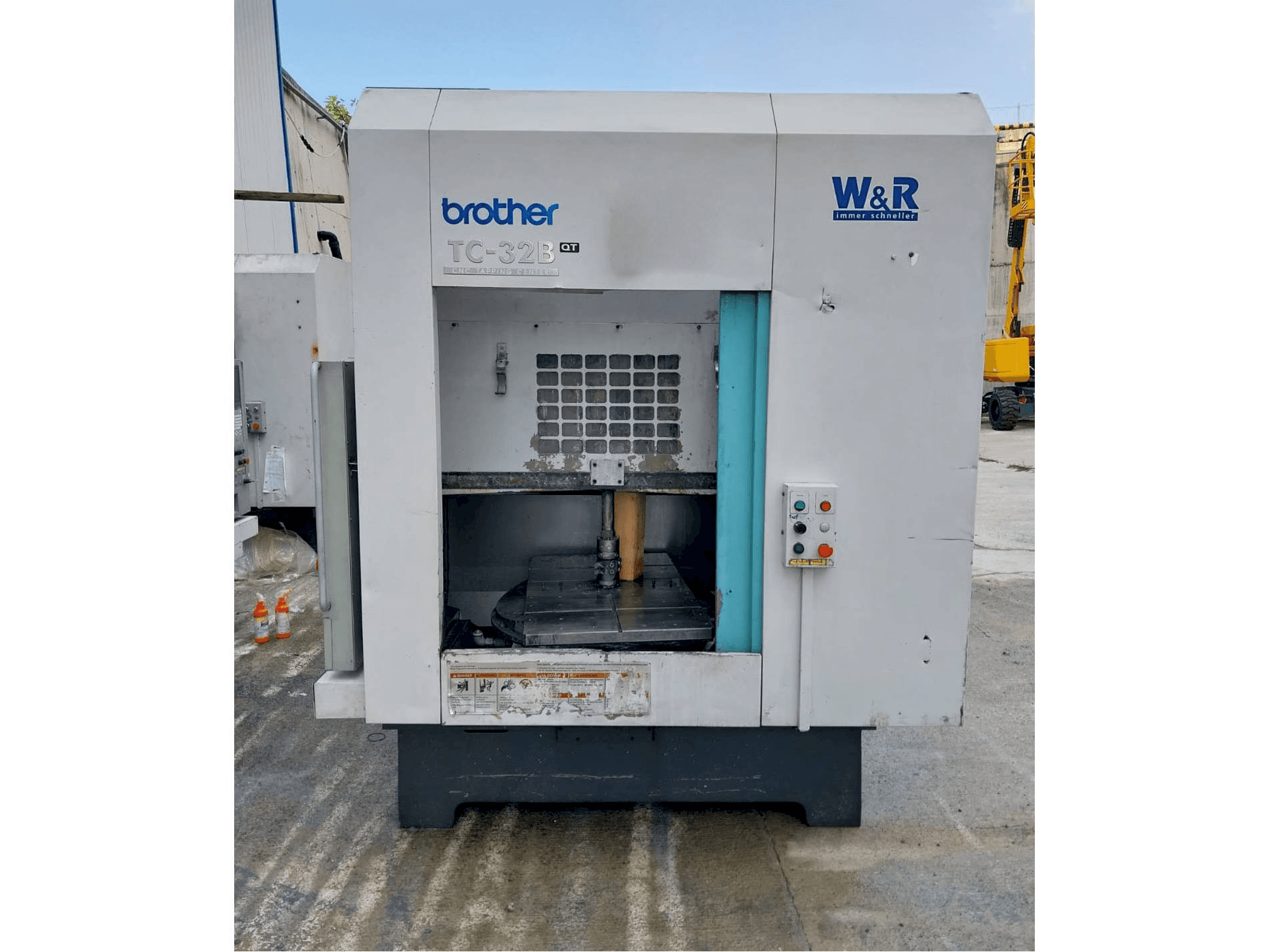 Prikaz stroja Brother TC 32 B-QT sprijeda