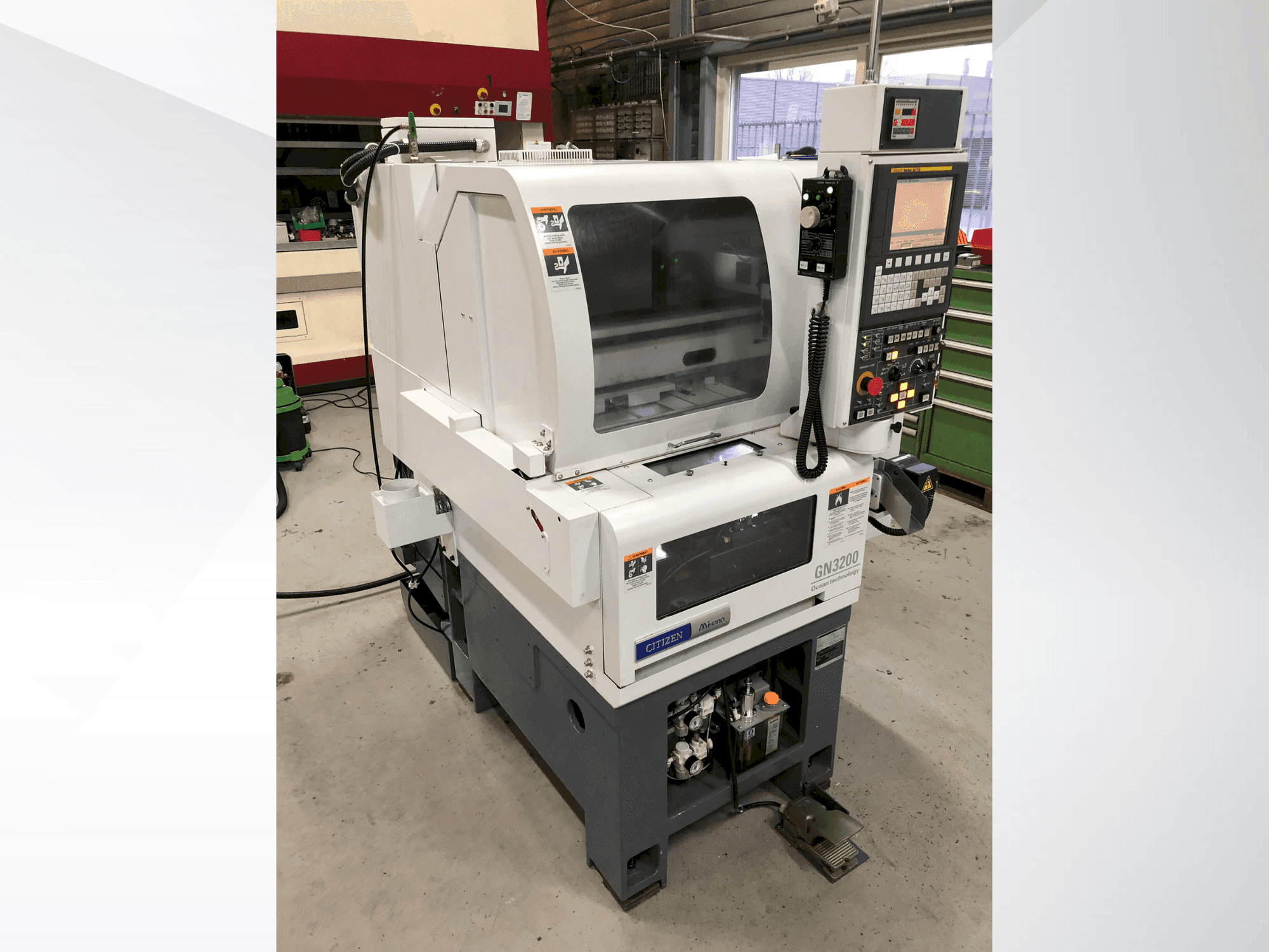 Prikaz stroja Citizen Miyano GN-3200 sprijeda