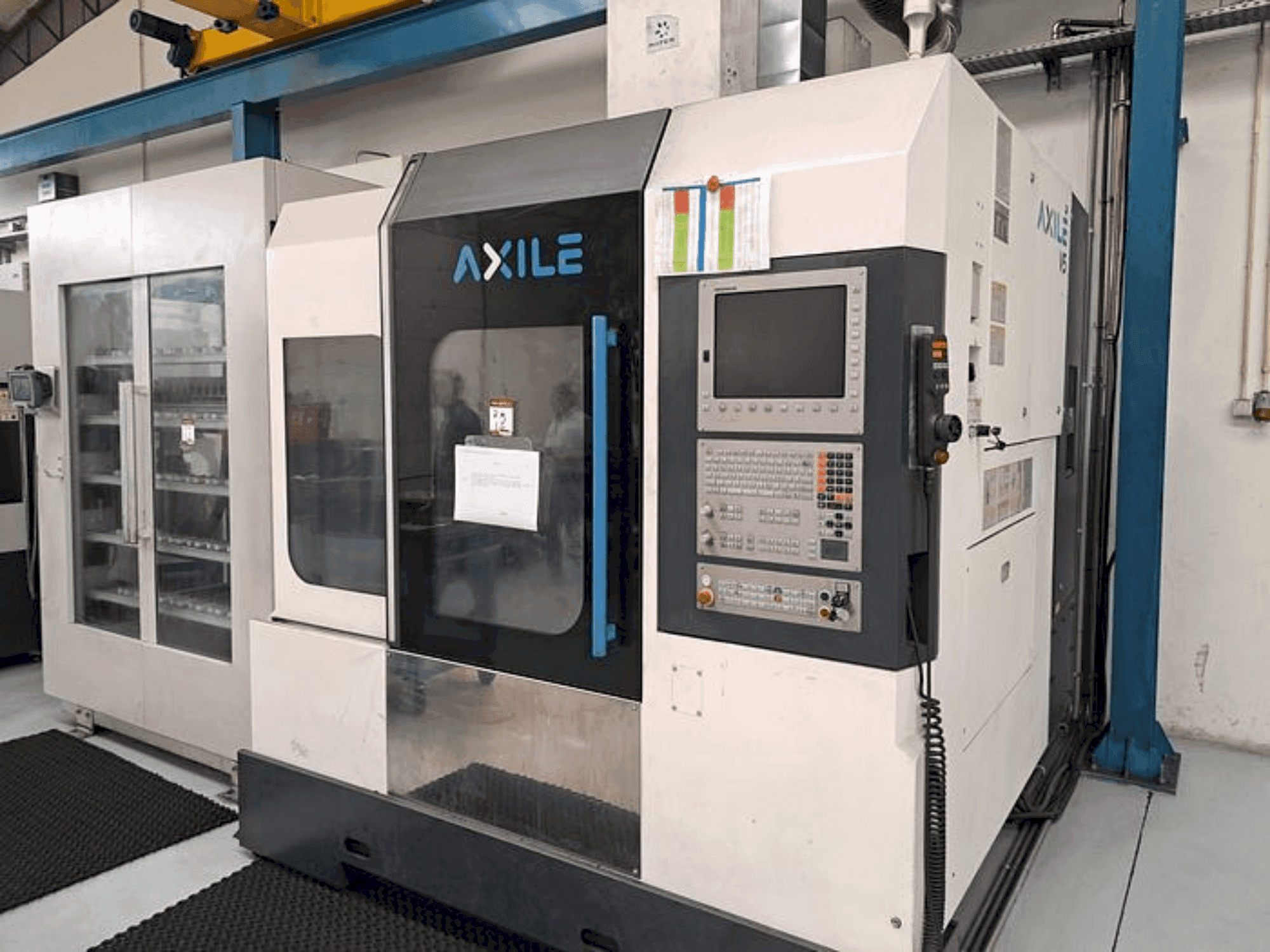 Prikaz stroja AXILE V5 sprijeda