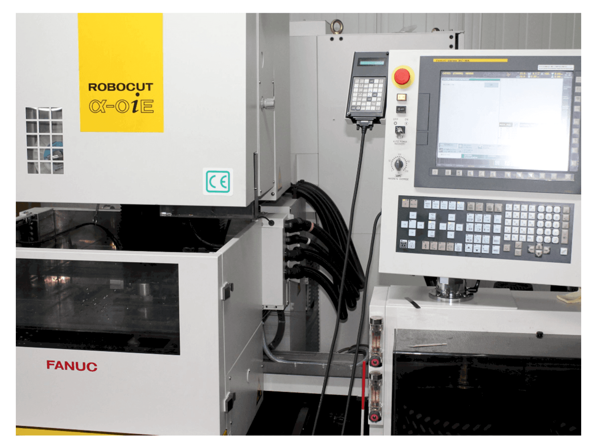 Prikaz stroja FANUC RoboCut Alfa OiE sprijeda