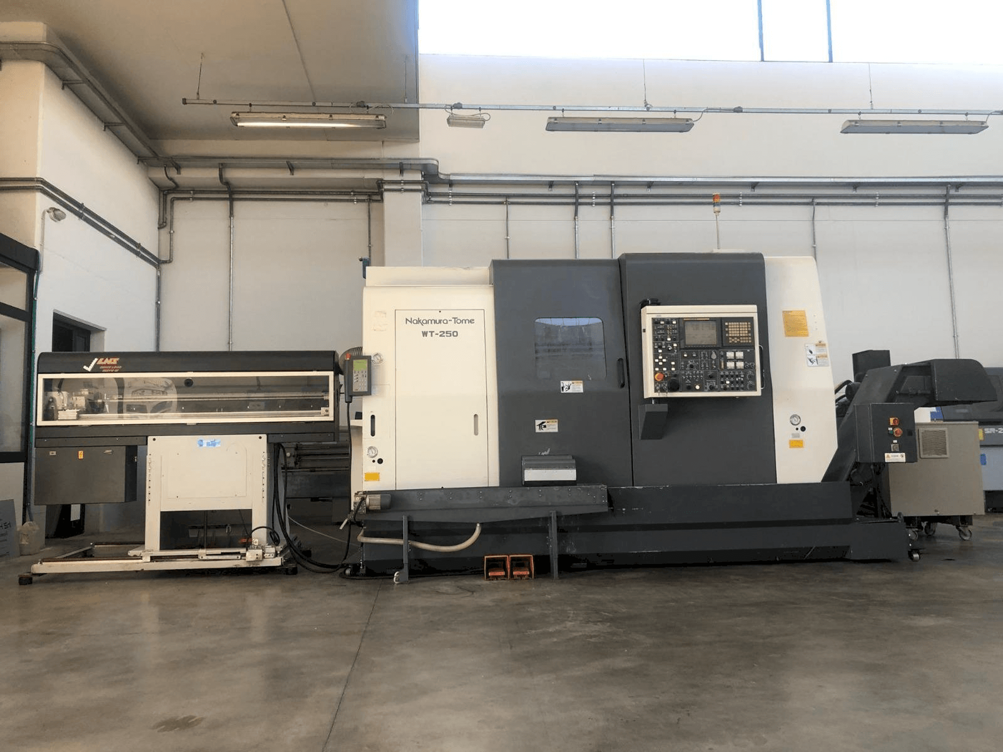 Prikaz stroja NAKAMURA-TOME WT-250 MMY sprijeda