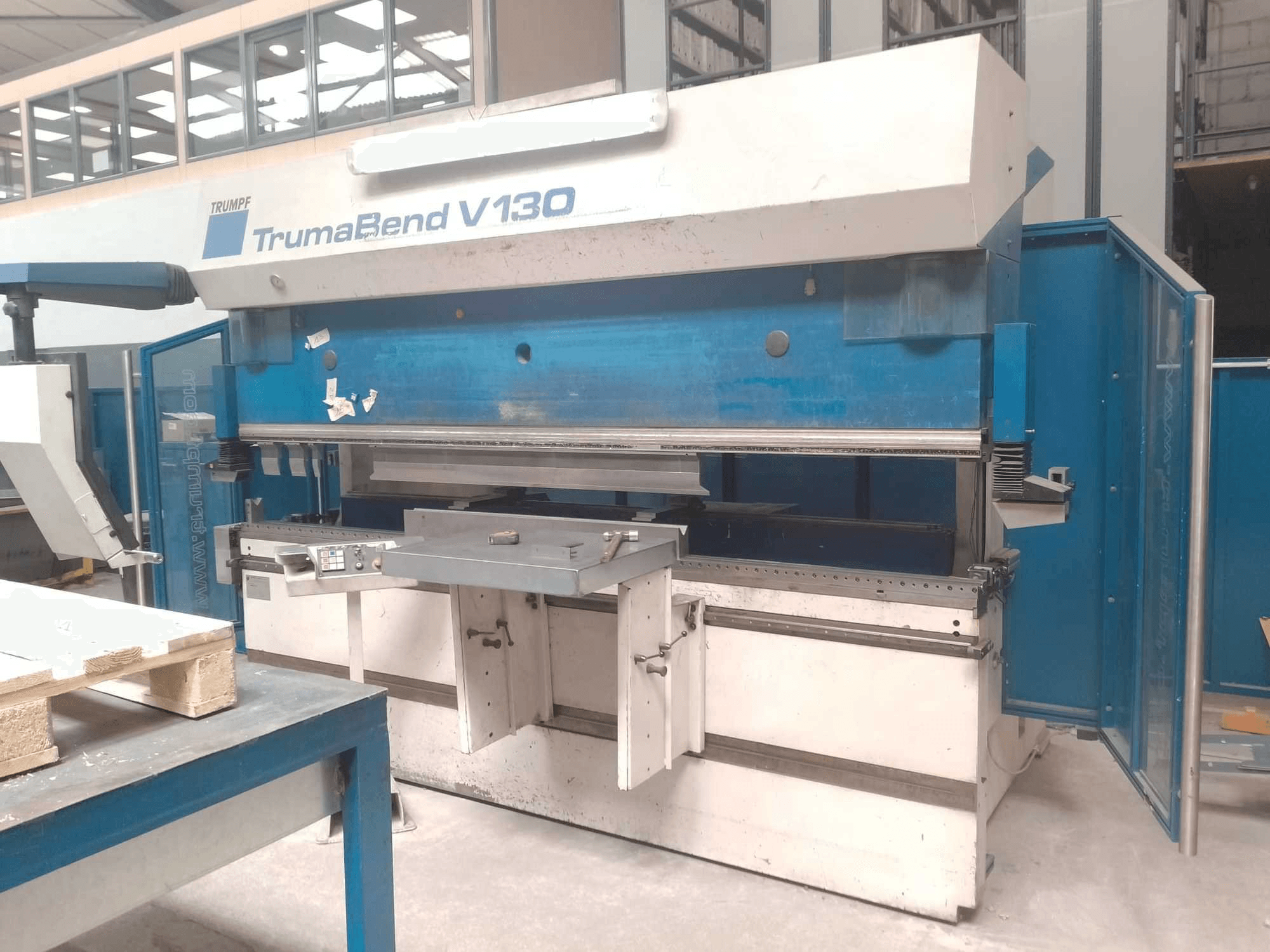 Prikaz stroja Trumpf Trumabend V130 sprijeda