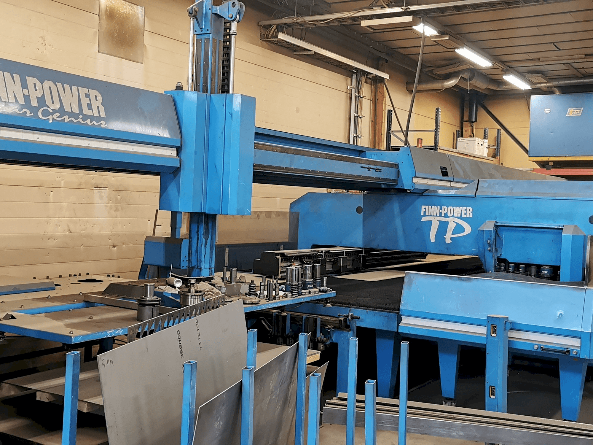 Prikaz stroja Finn-Power LD3000/2W sprijeda