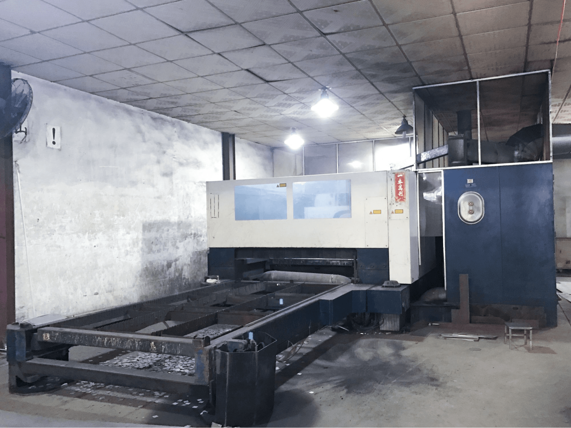 Prikaz stroja Trumpf TruLaser 3030 zdesna