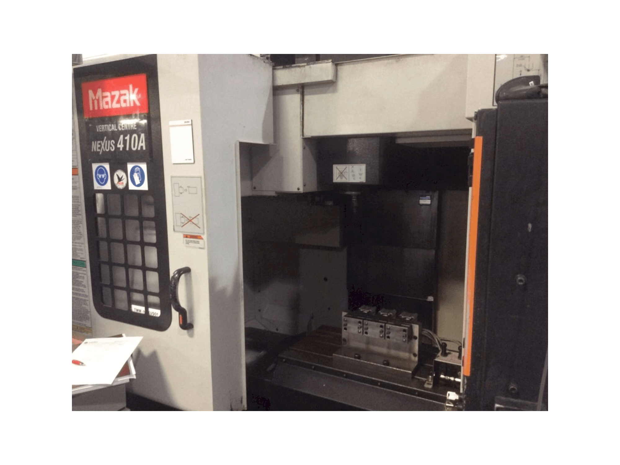 Prikaz stroja Mazak Nexus VCN 410A sprijeda