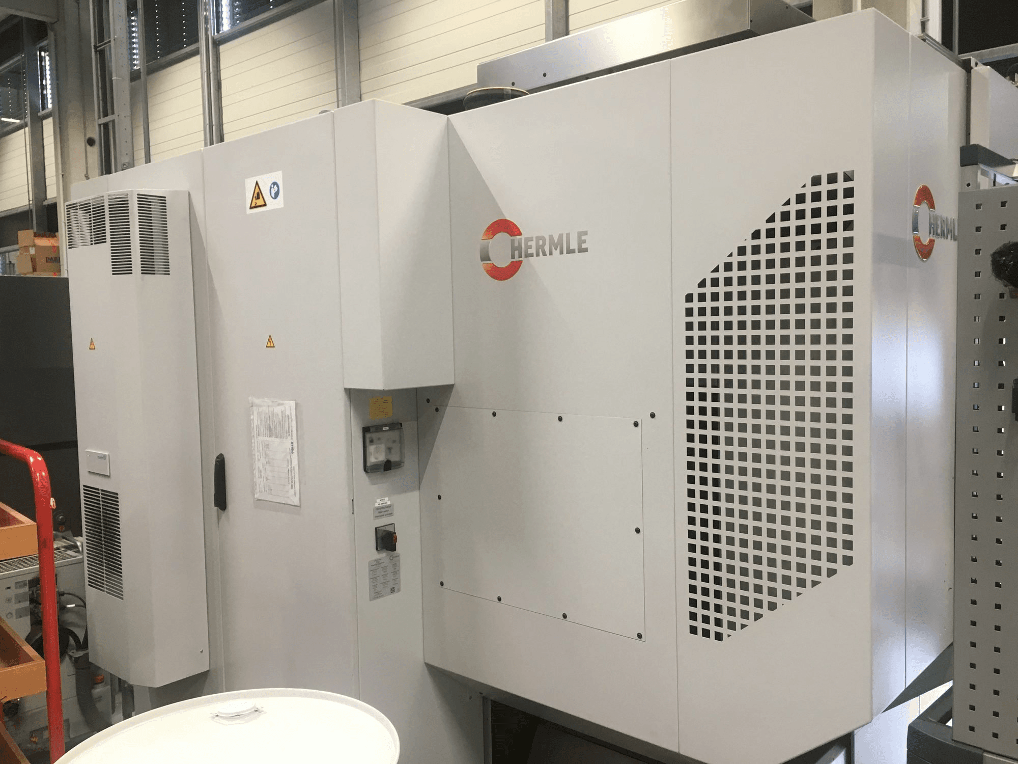 Prikaz stroja HERMLE C400 U sprijeda
