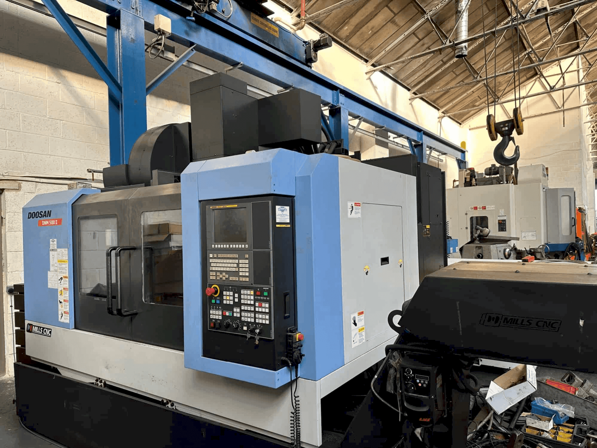 Prikaz stroja DOOSAN DNM 500 II sprijeda