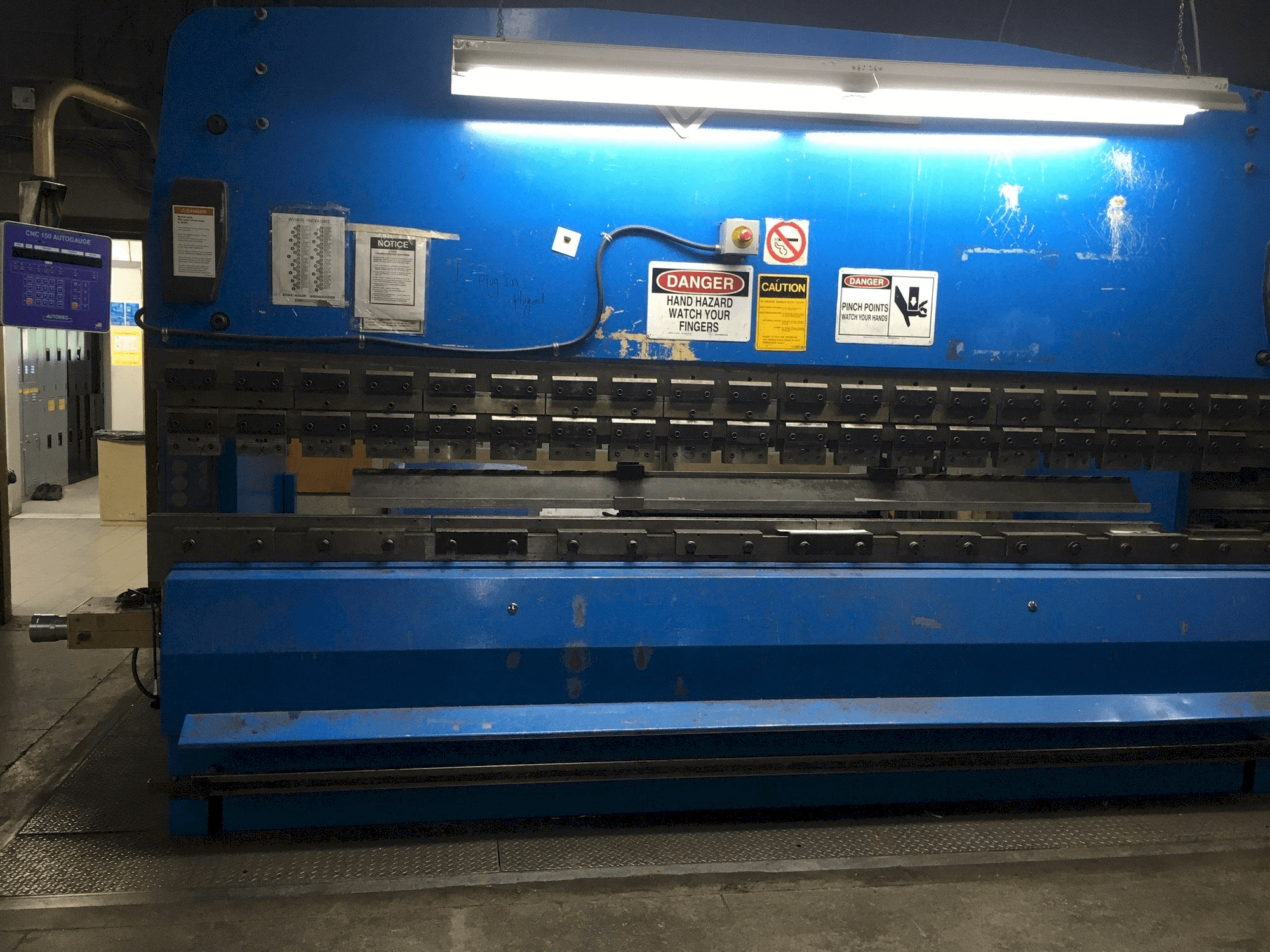 Prikaz stroja PROMECAM 204 sprijeda