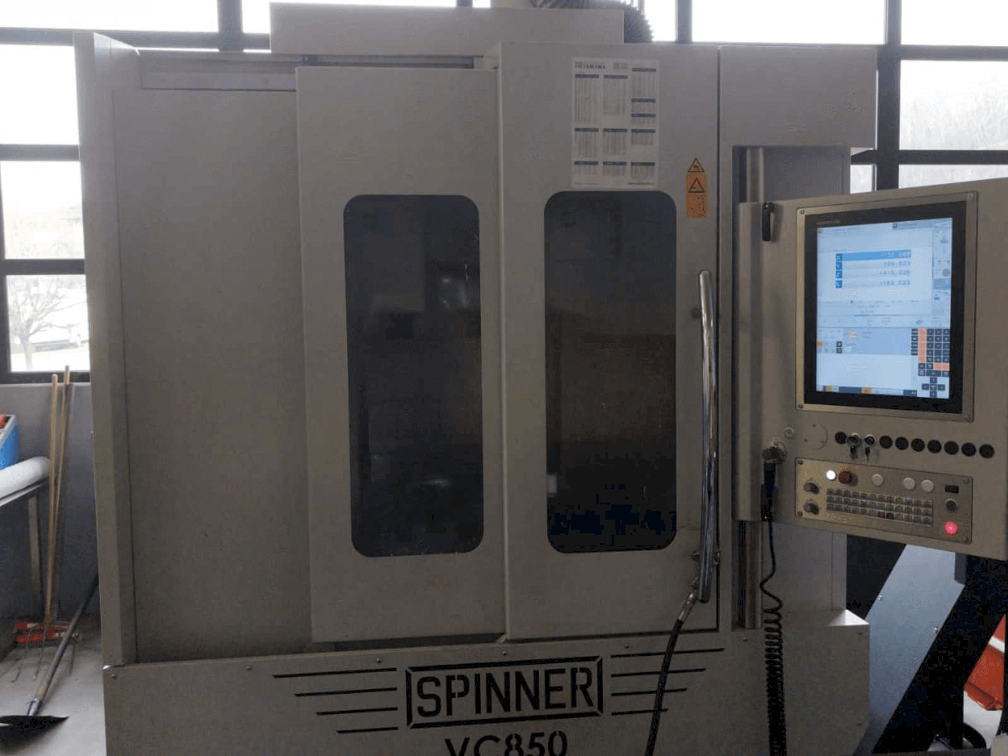 Prikaz stroja SPINNER VC 850 sprijeda